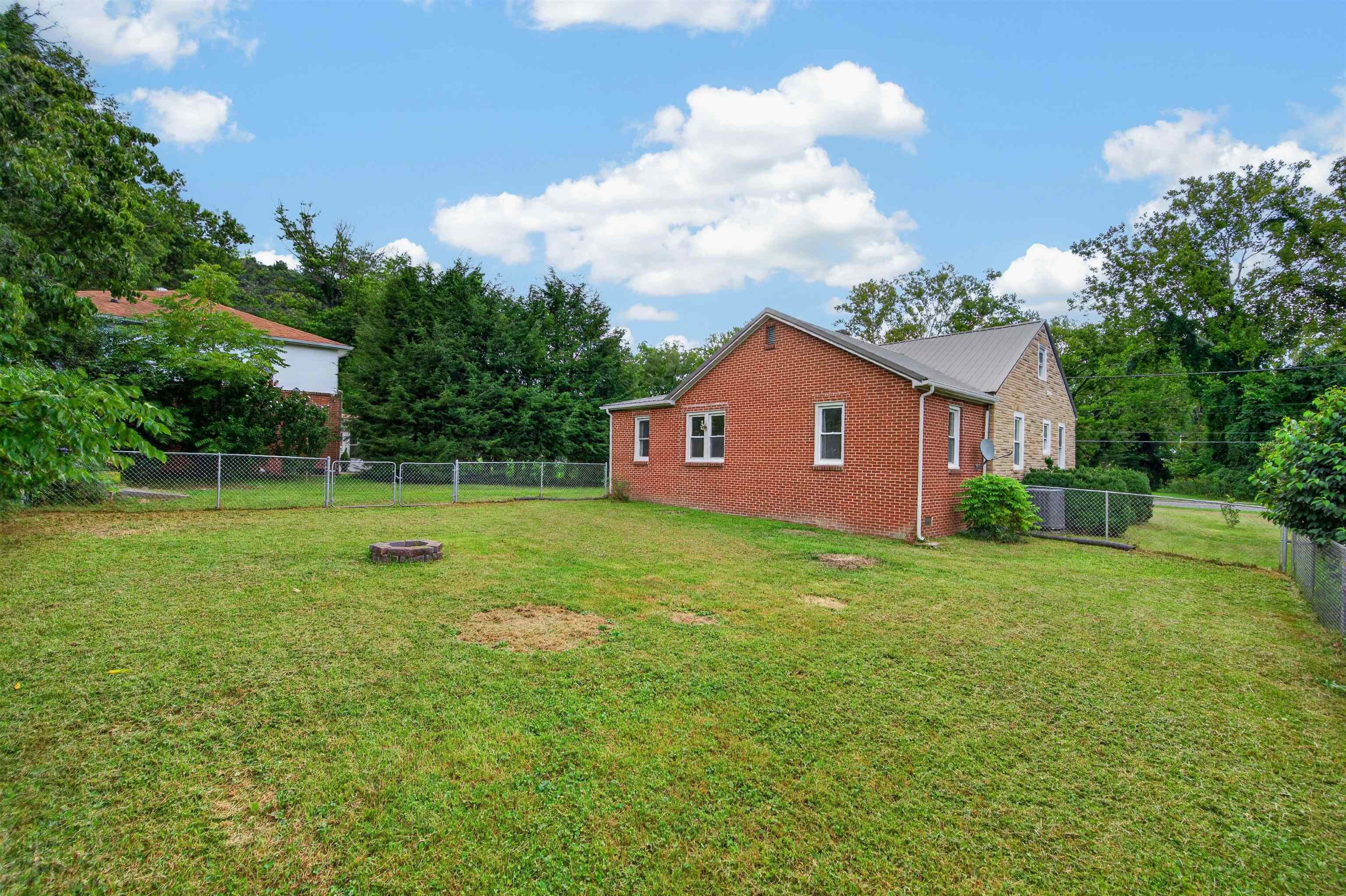104 Park Drive Narrows VA 24124