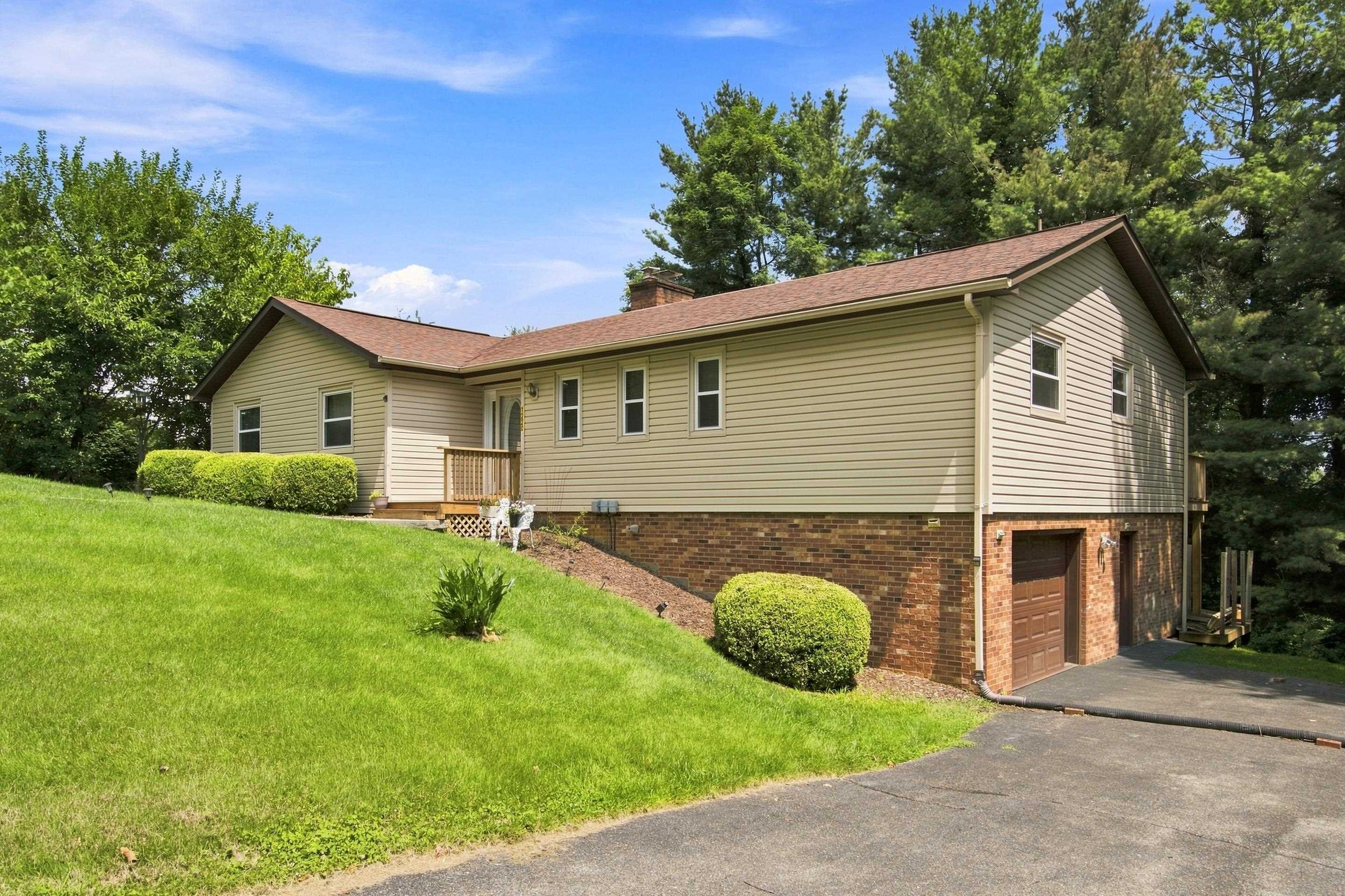 1220 Flint Drive Christiansburg VA 24073