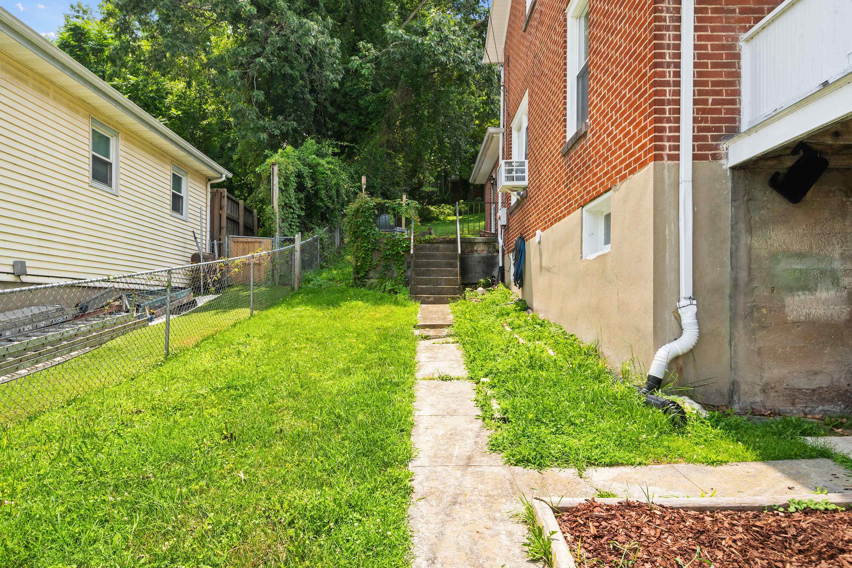 1717 Downey Street Radford VA 24141