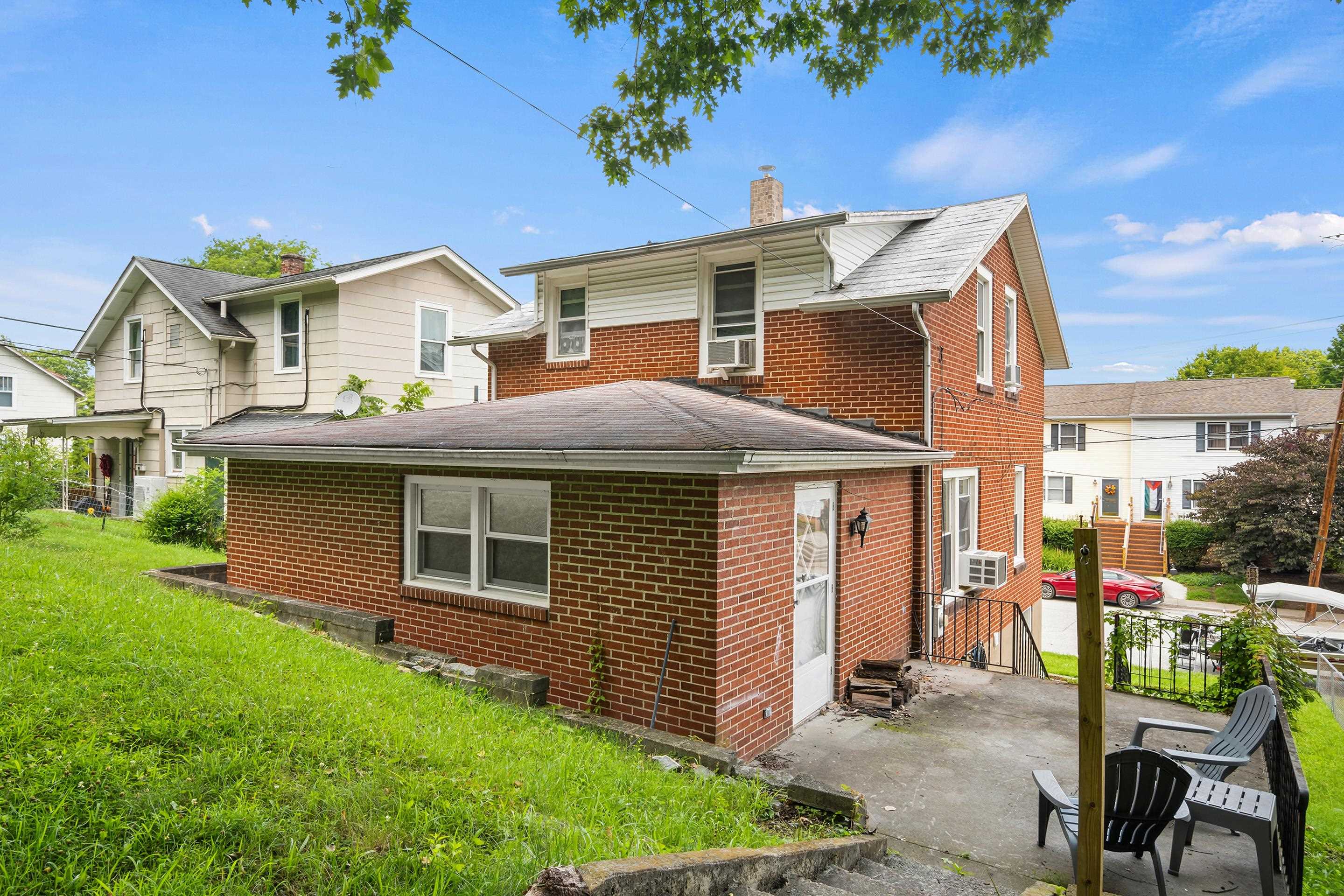 1717 Downey Street Radford VA 24141