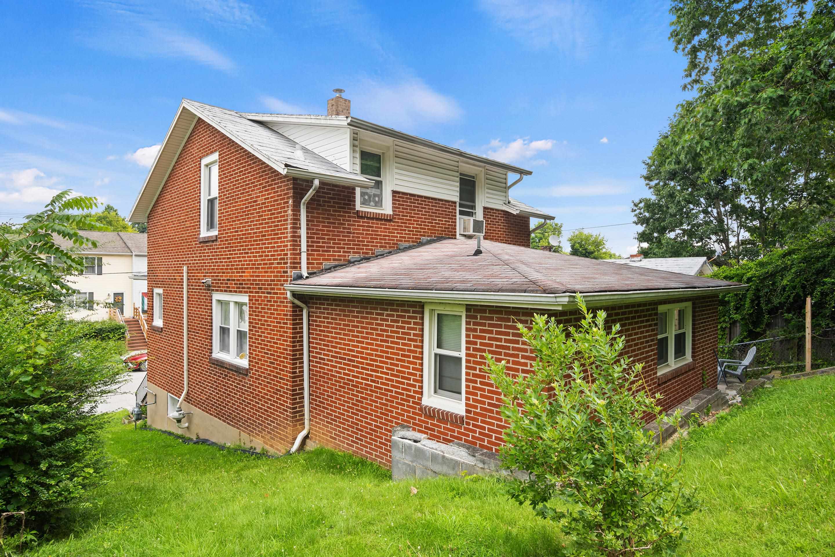 1717 Downey Street Radford VA 24141