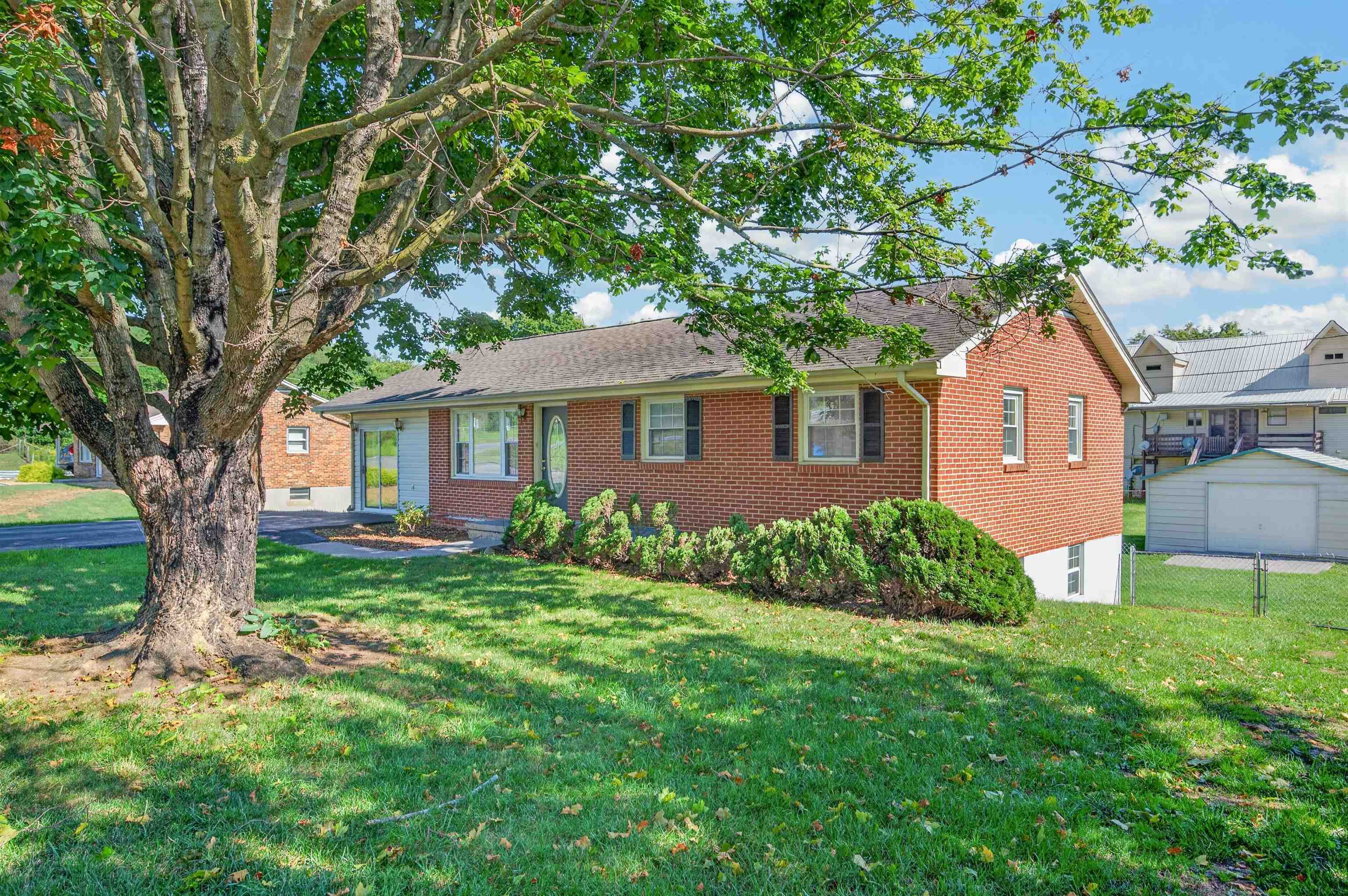 6902 Riverbend Drive Fairlawn VA 24141