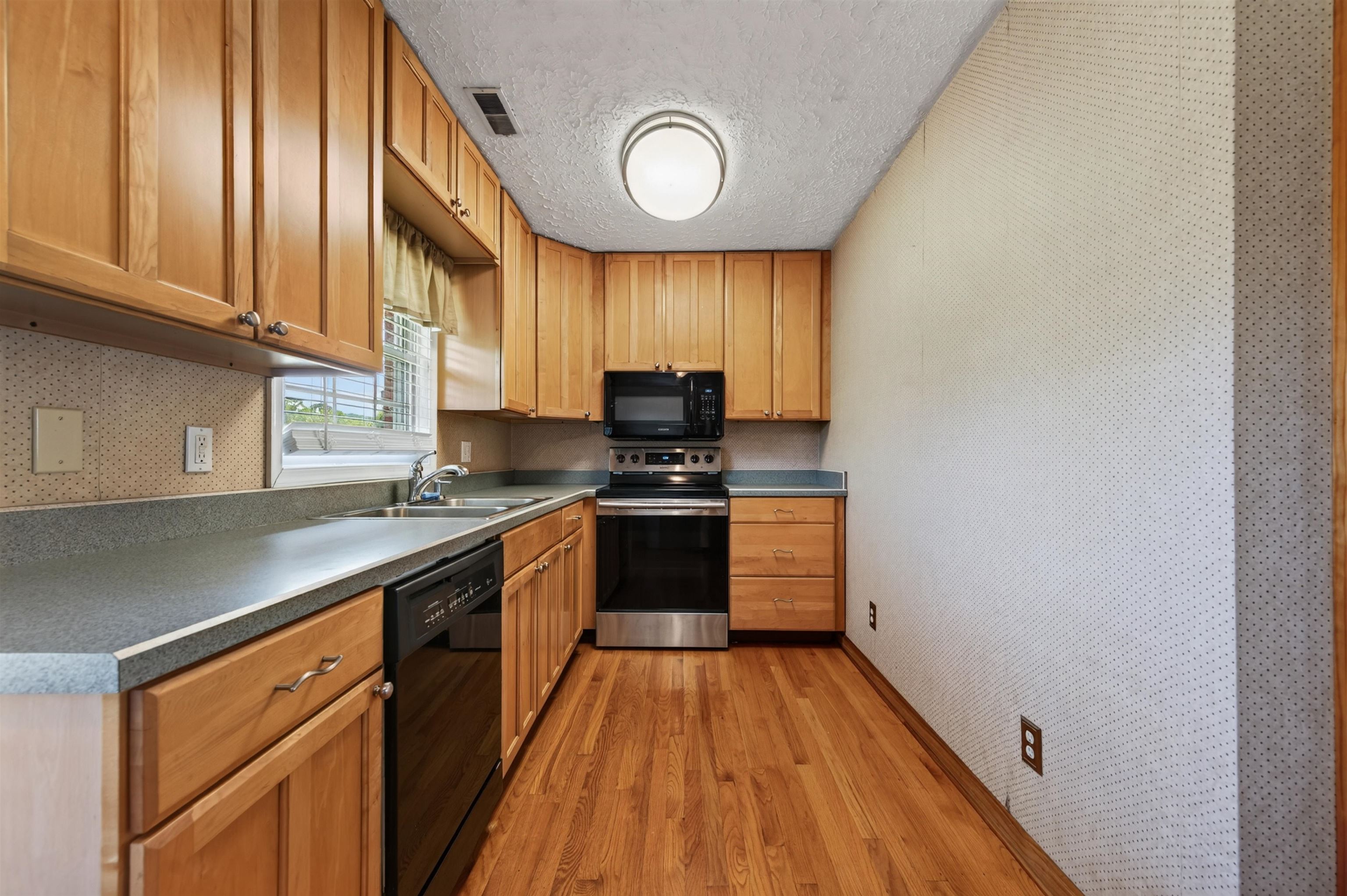 6902 Riverbend Drive Fairlawn VA 24141