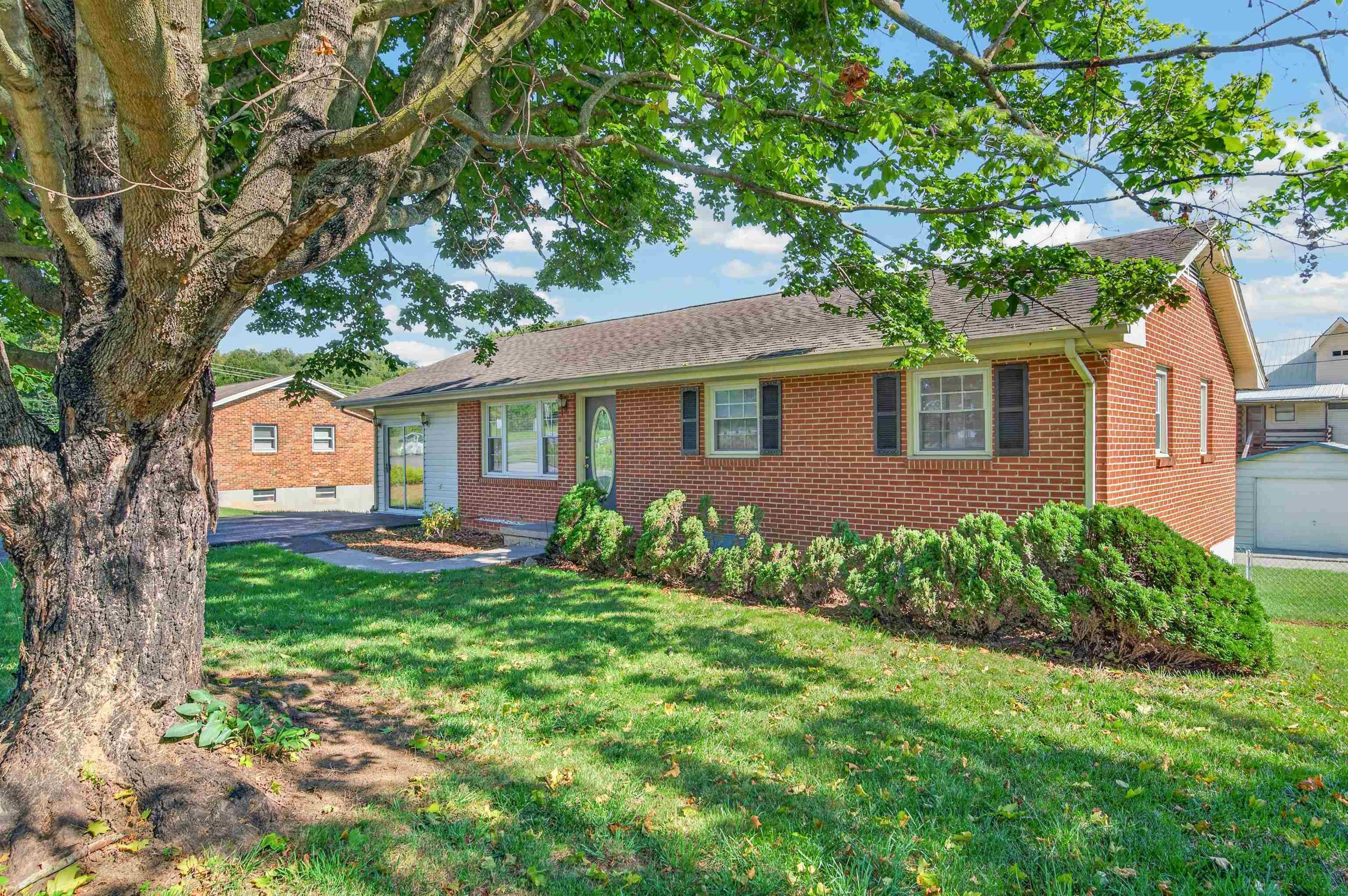 6902 Riverbend Drive Fairlawn VA 24141
