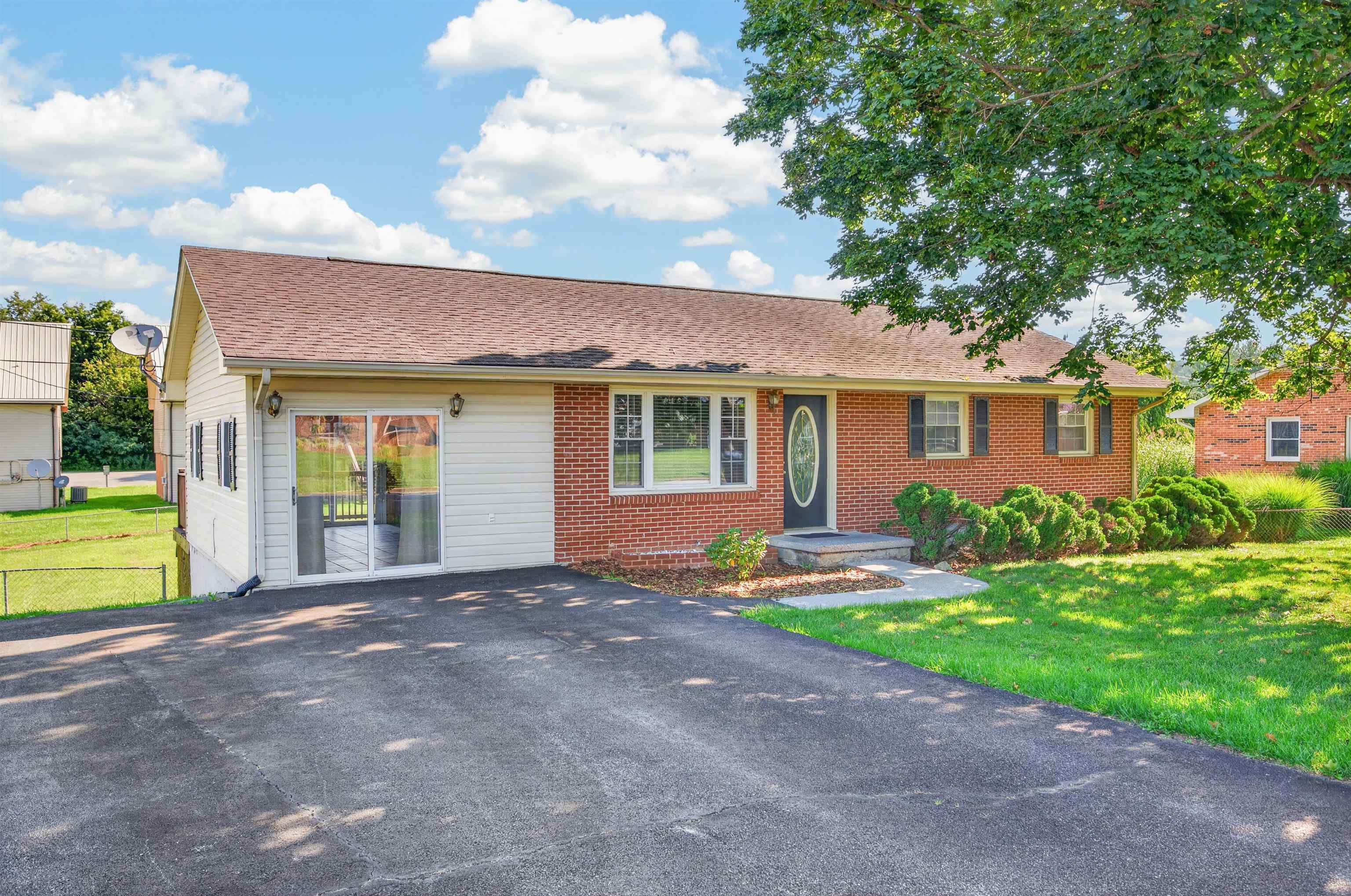 6902 Riverbend Drive Fairlawn VA 24141
