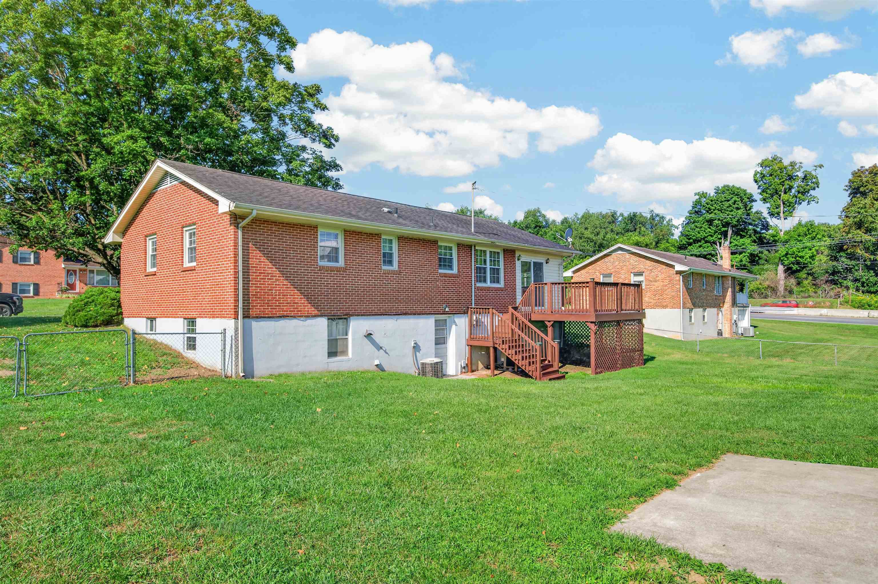 6902 Riverbend Drive Fairlawn VA 24141