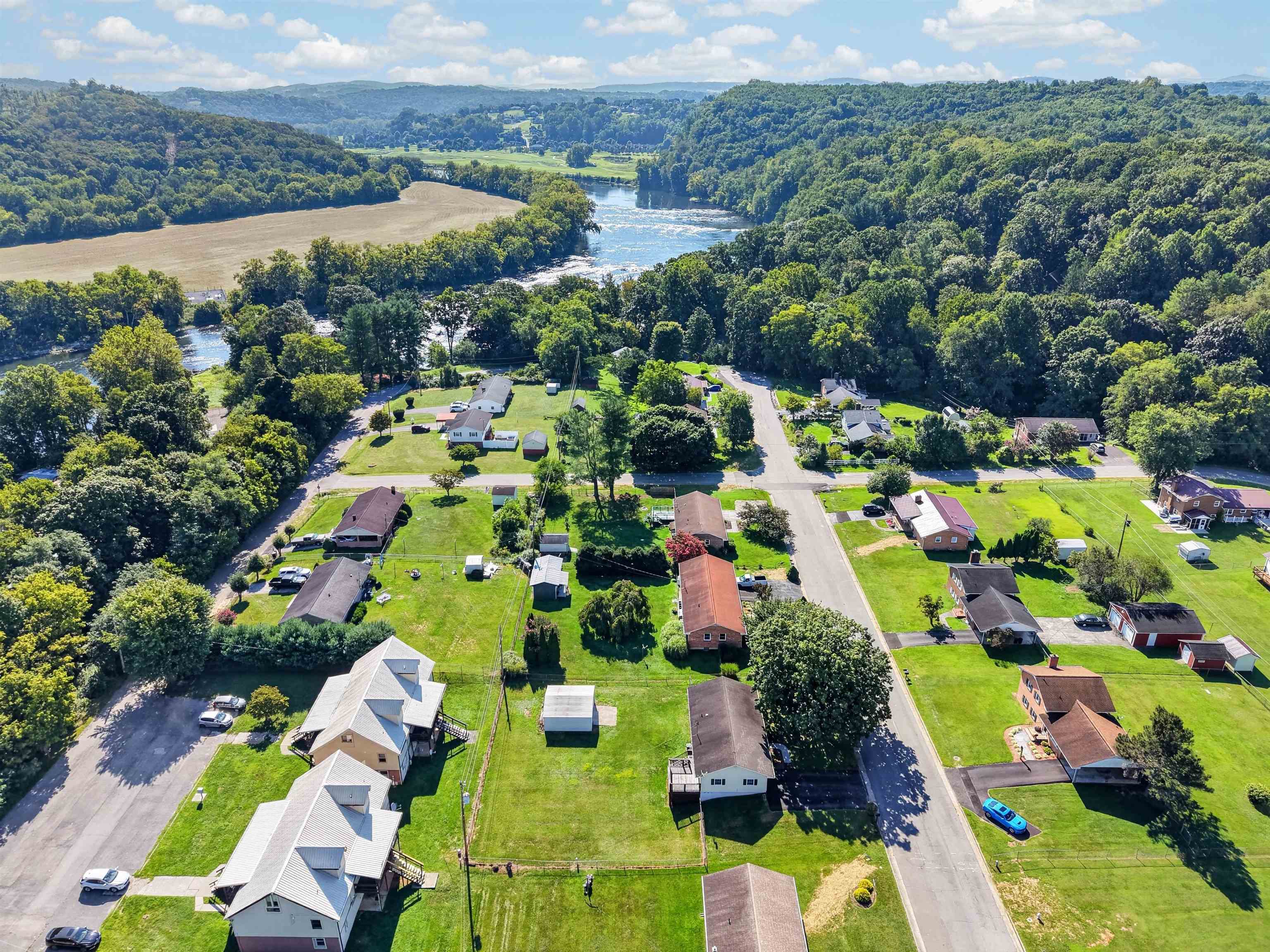 6902 Riverbend Drive Fairlawn VA 24141