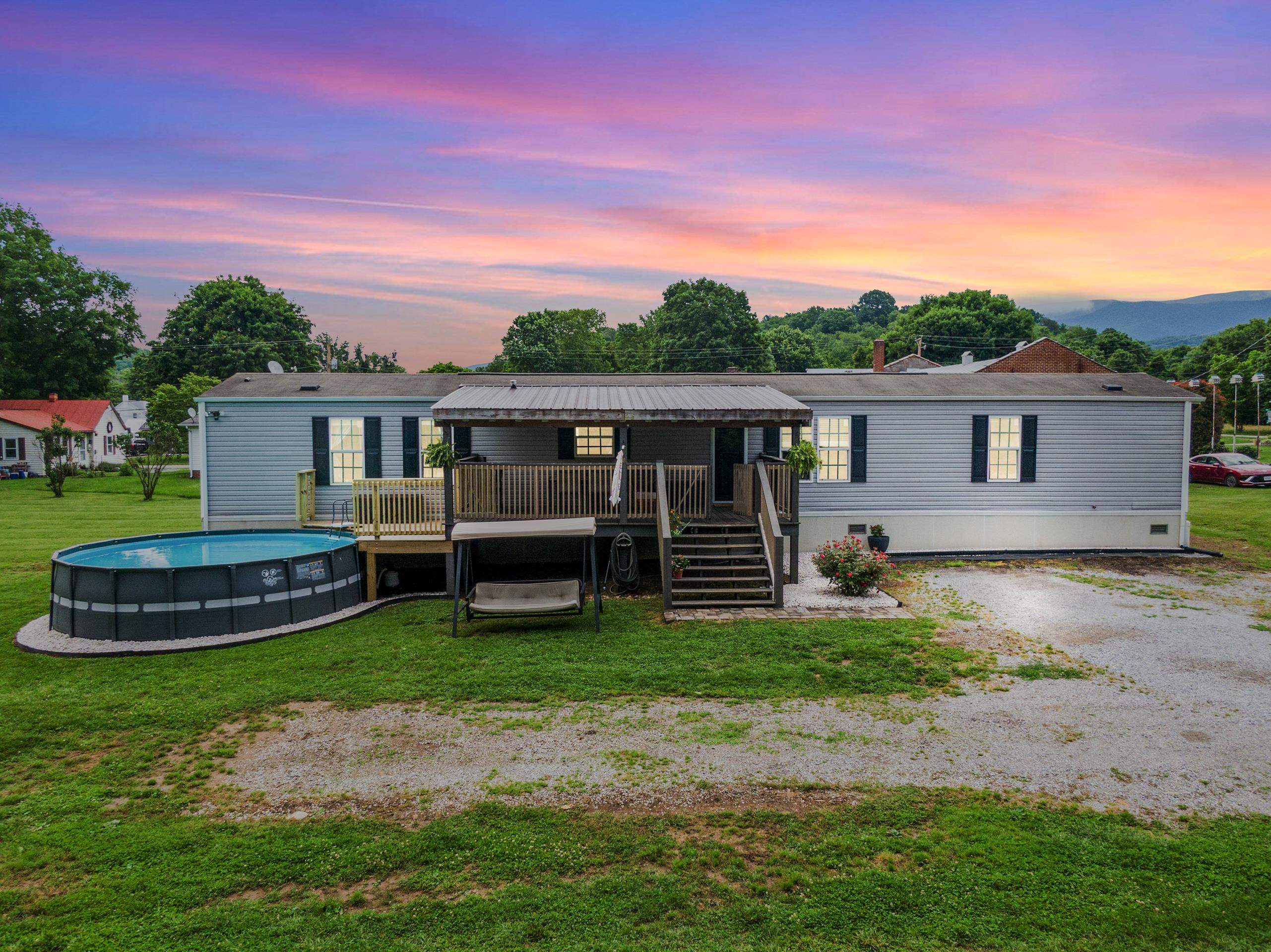 5226 Cannon Street Elliston VA 24087