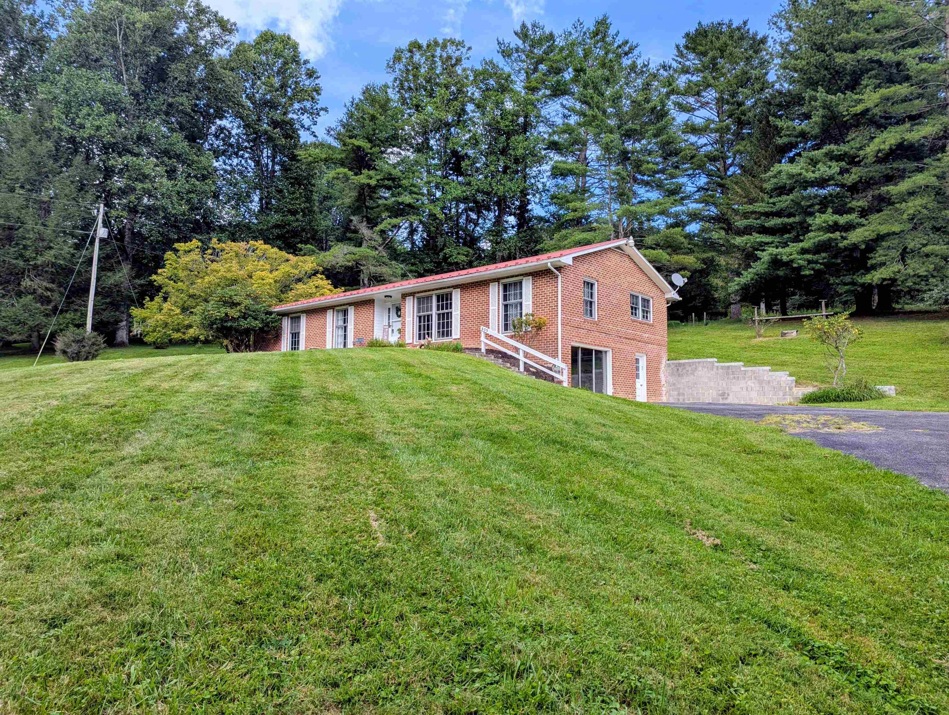 633 Parkway Lane S Floyd VA 24091