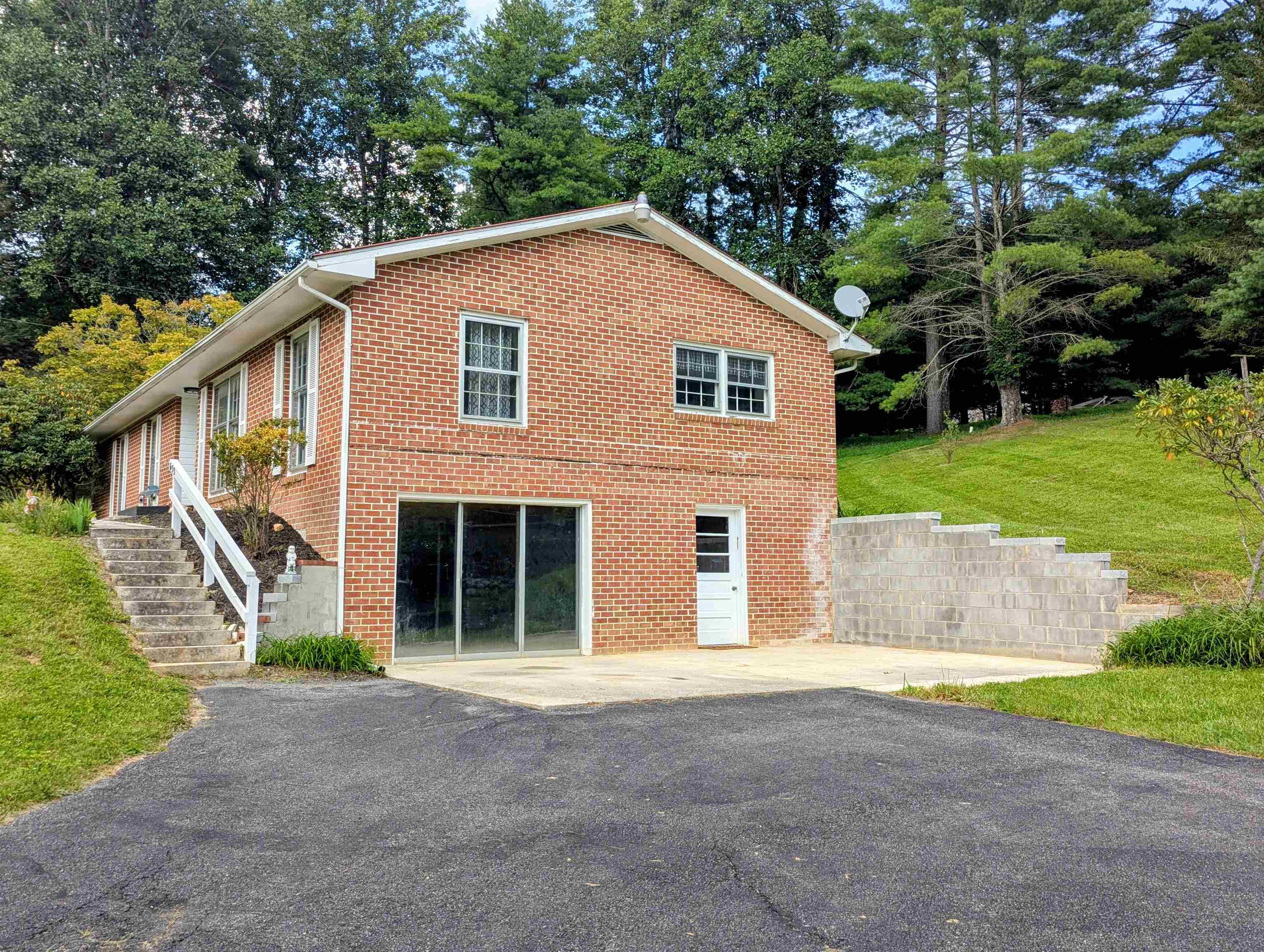 633 Parkway Lane S Floyd VA 24091