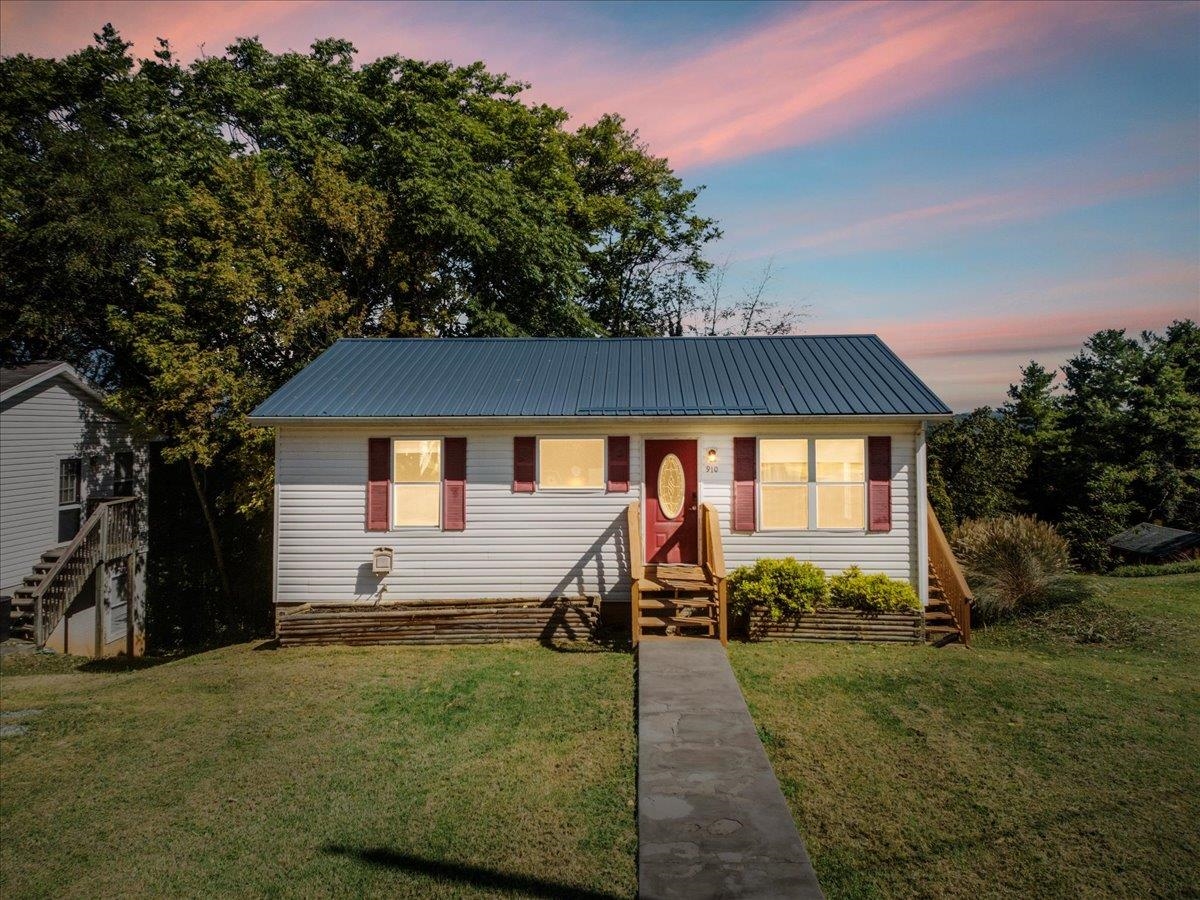 910 Gilbert Street Radford VA 24141