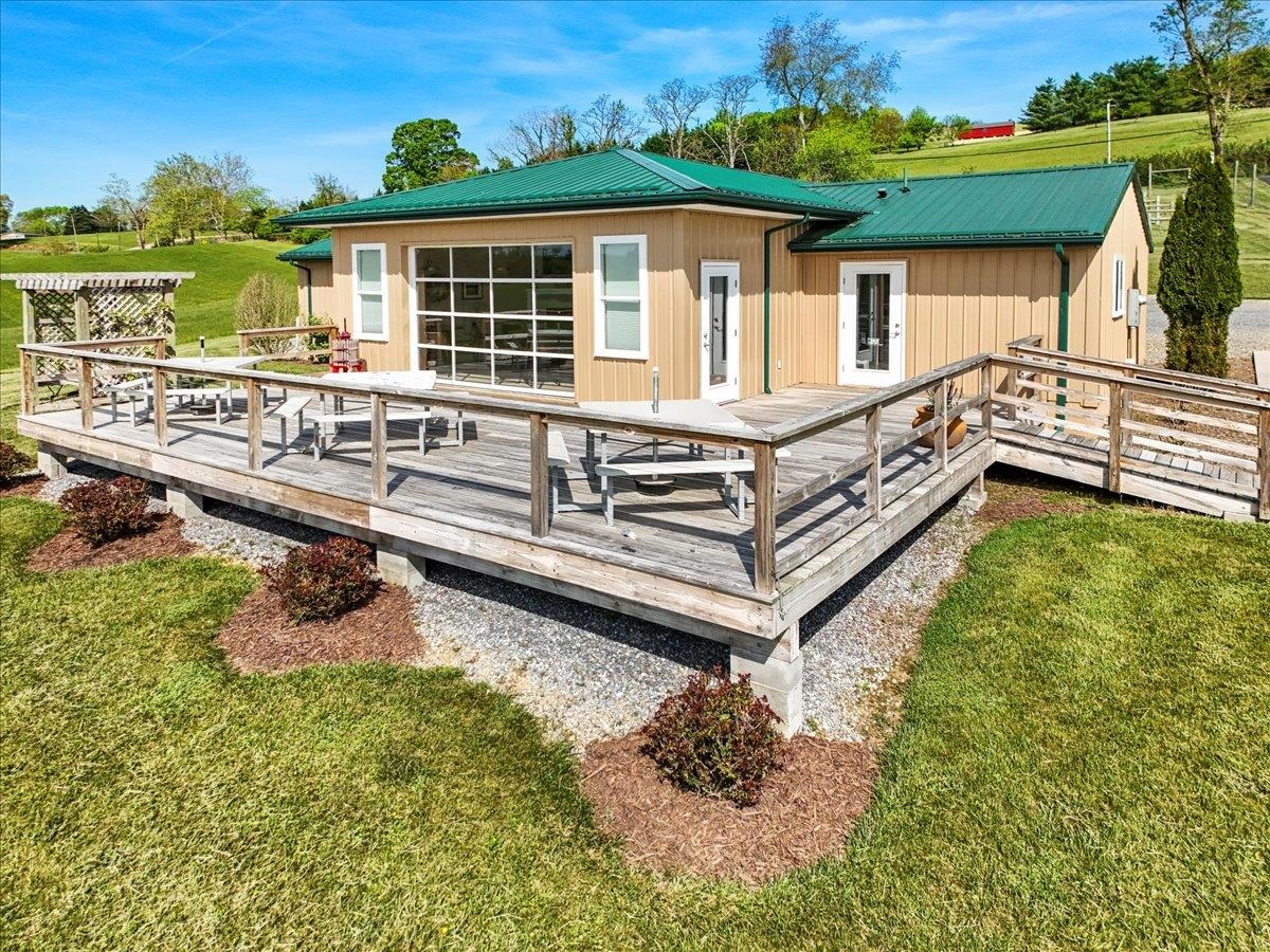 2664 Old Route 100 Road Draper VA 24324