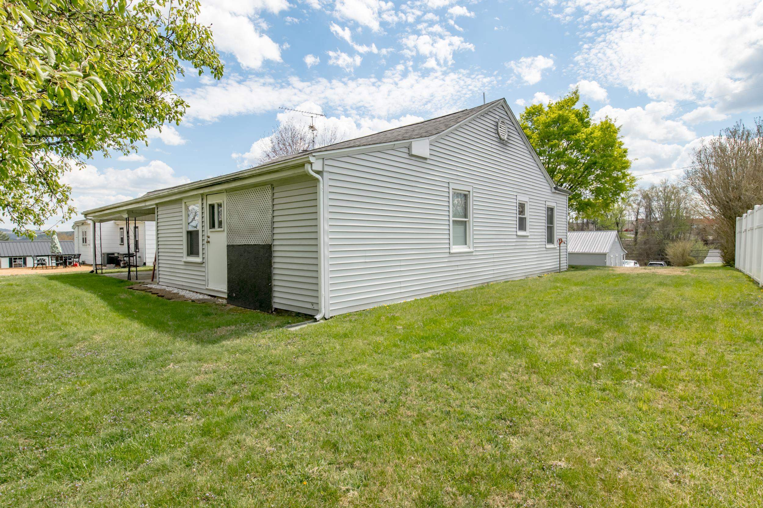 210 Sutherland Street Hillsville VA 24343