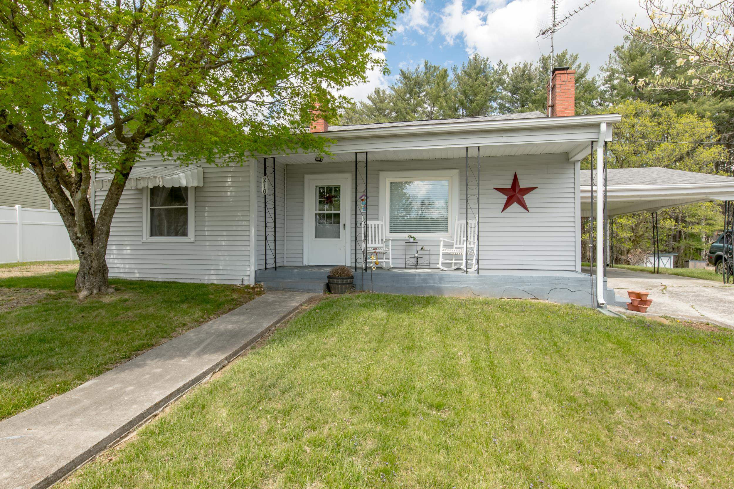 210 Sutherland Street Hillsville VA 24343
