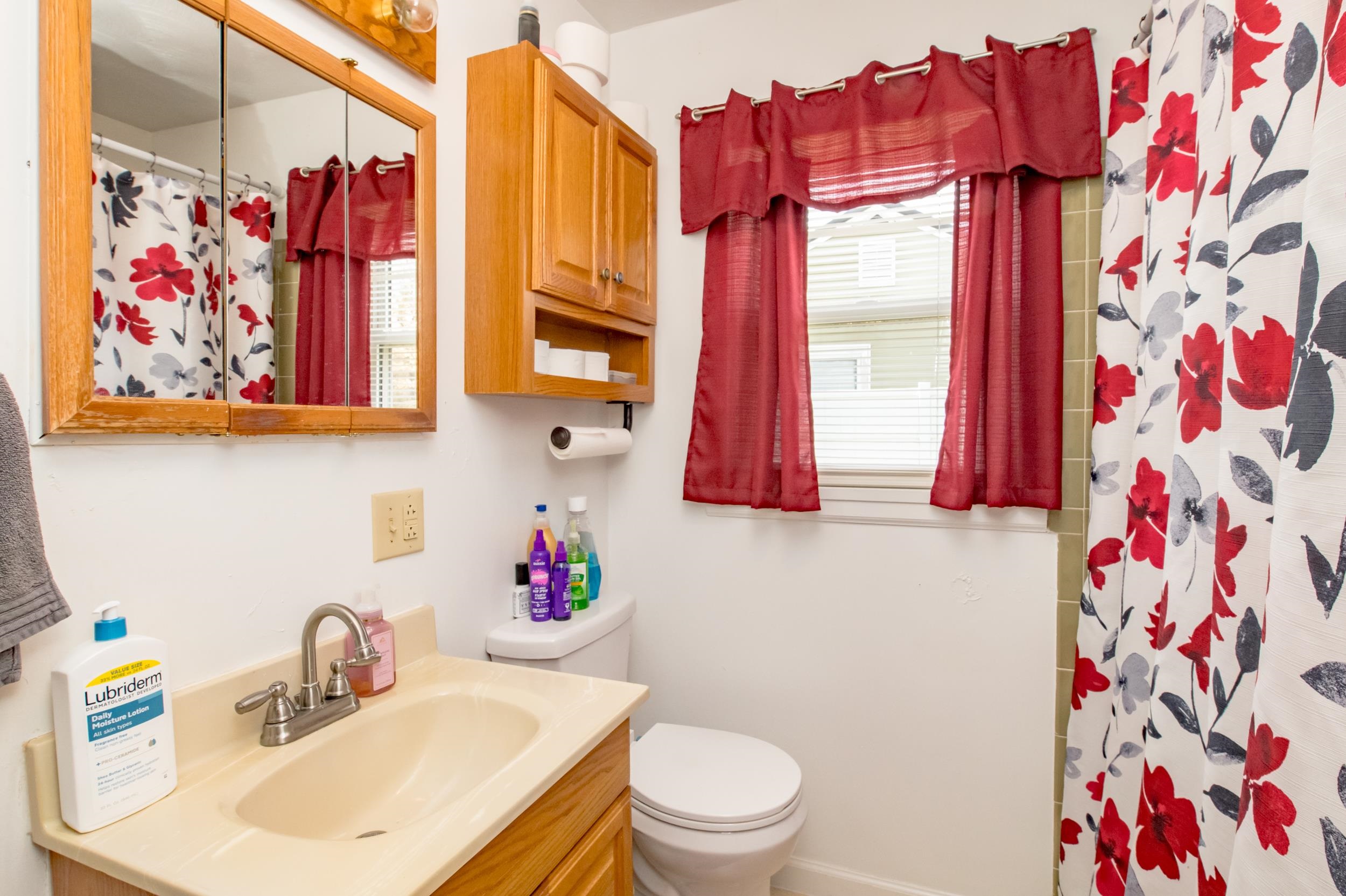 210 Sutherland Street Hillsville VA 24343