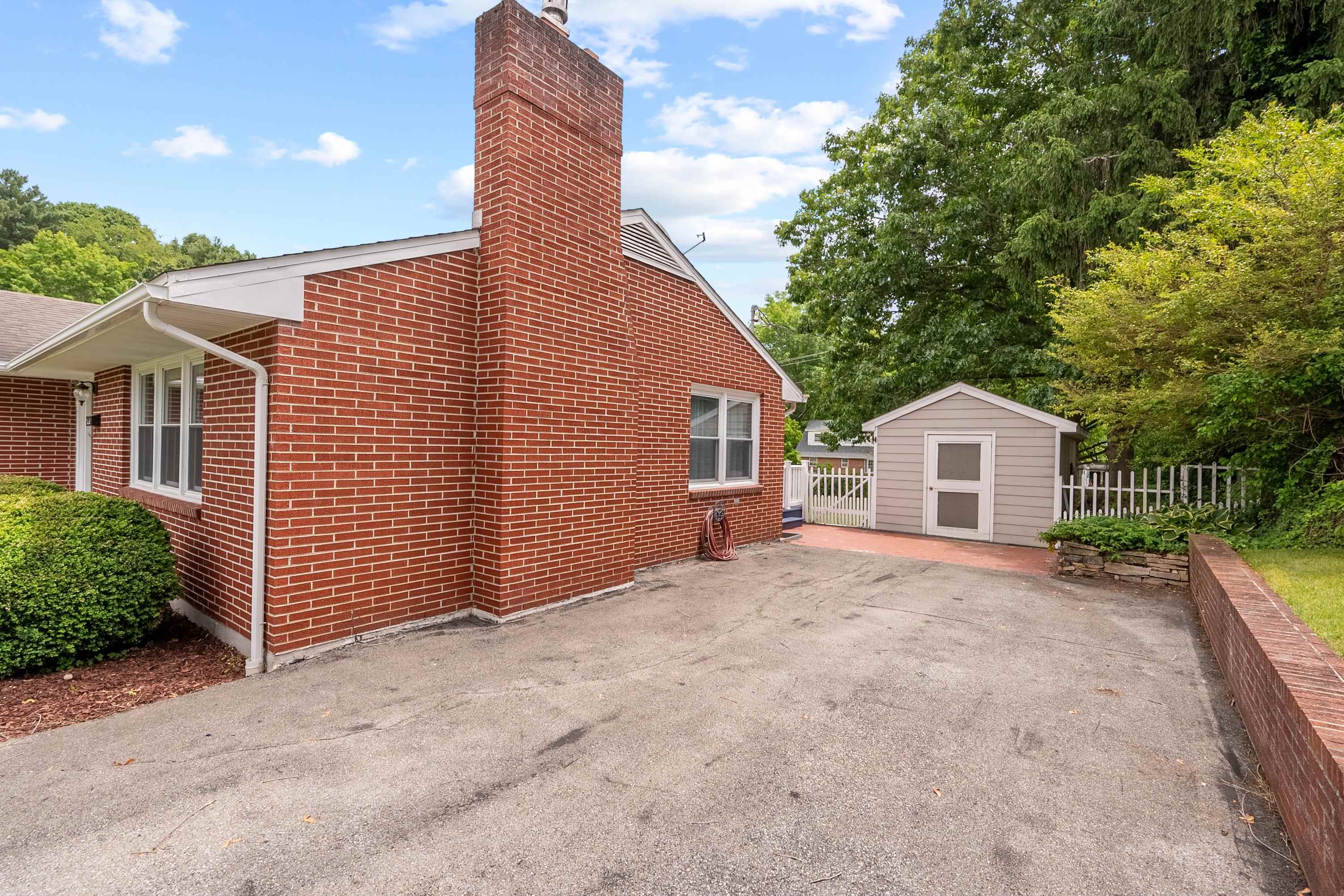 606 11th Street Radford VA 24141