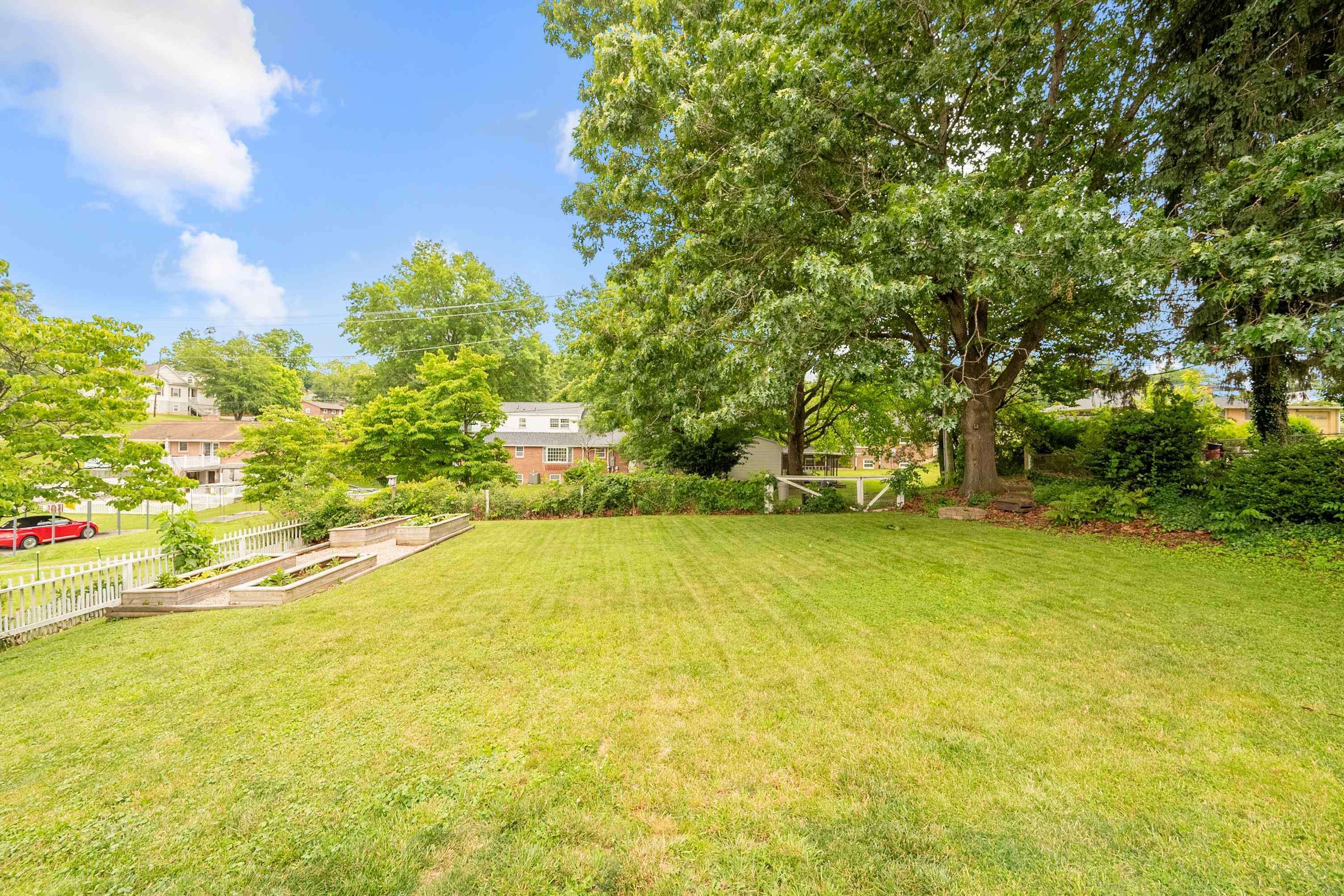 606 11th Street Radford VA 24141