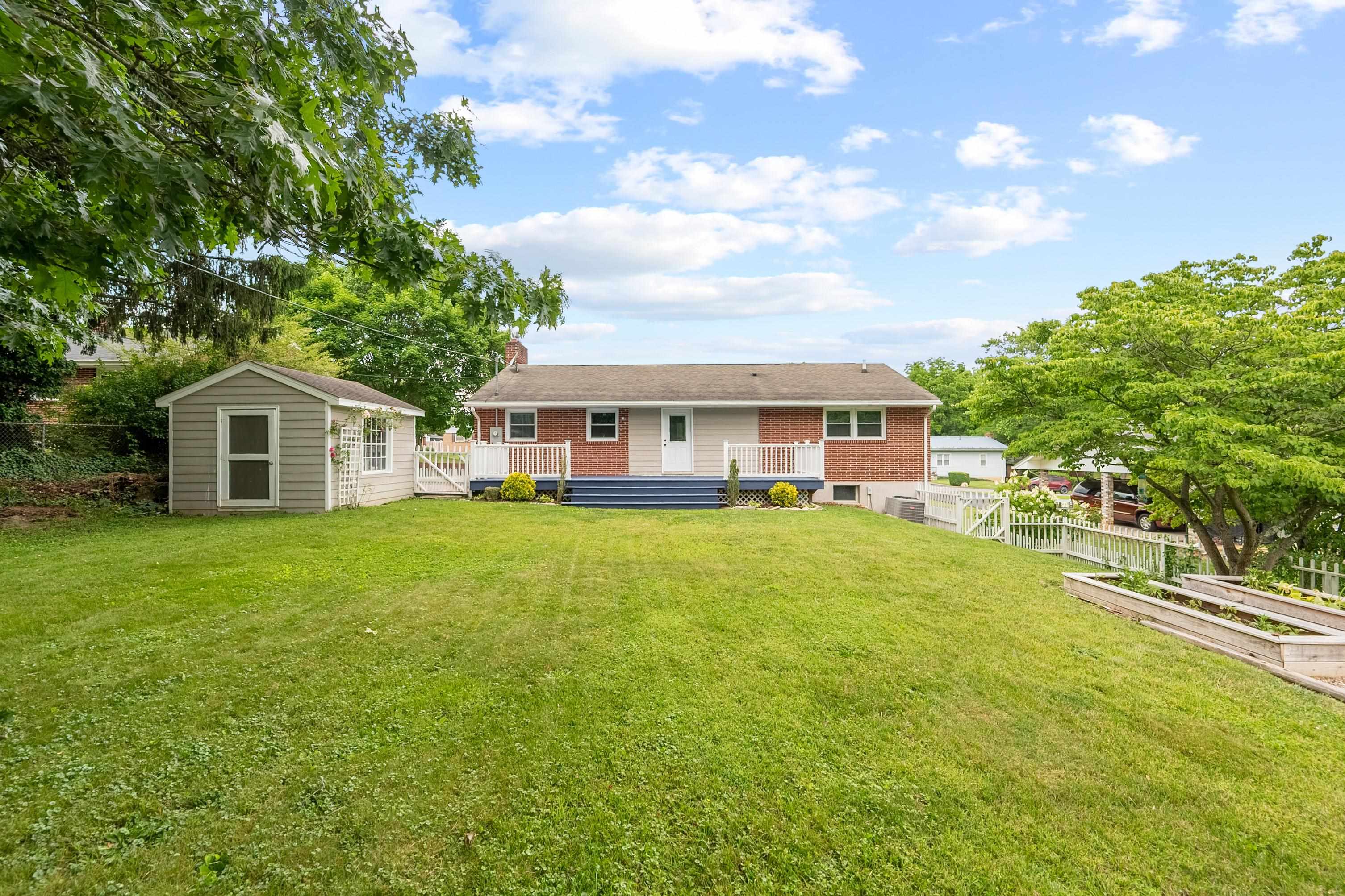 606 11th Street Radford VA 24141