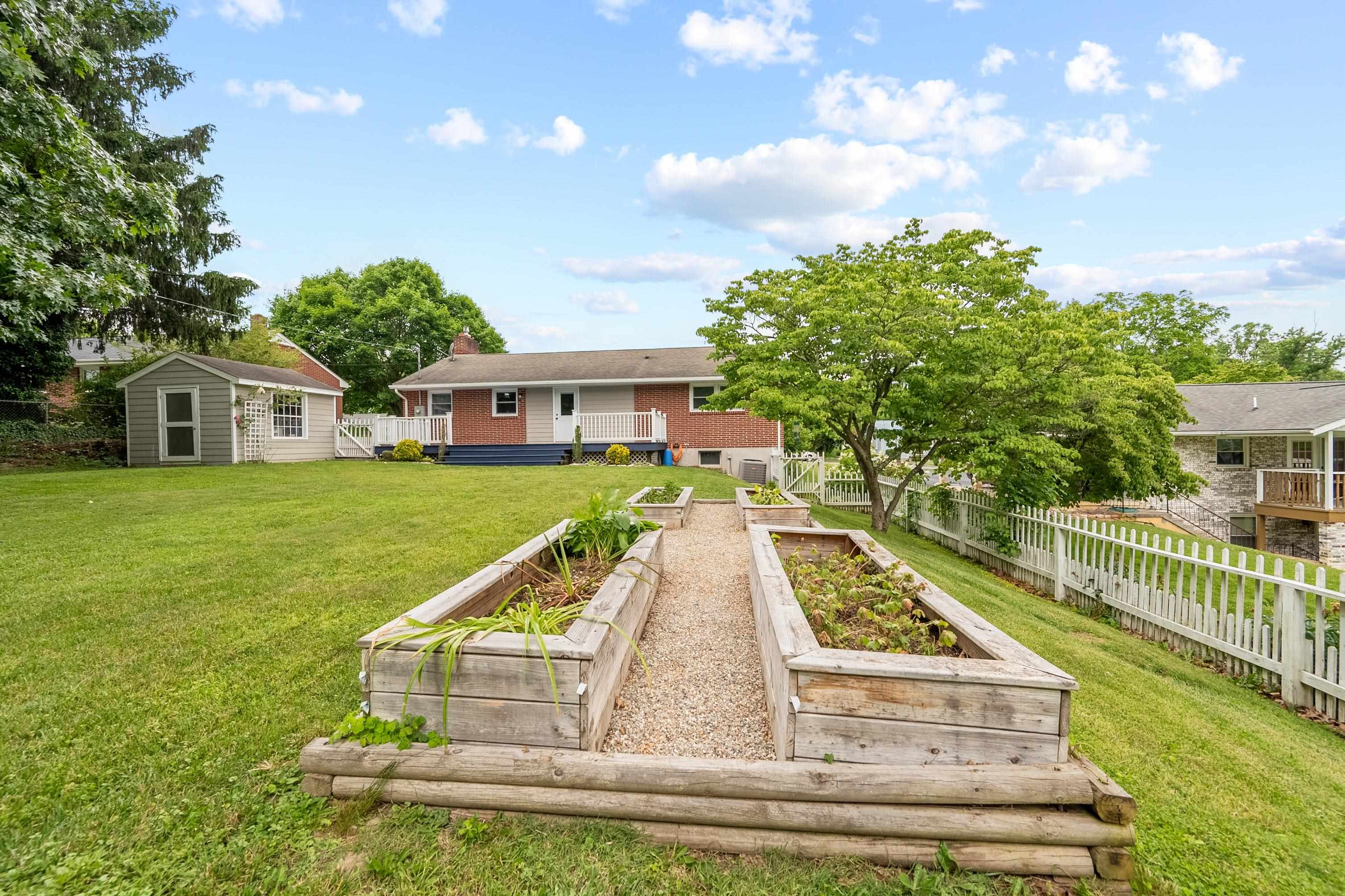 606 11th Street Radford VA 24141