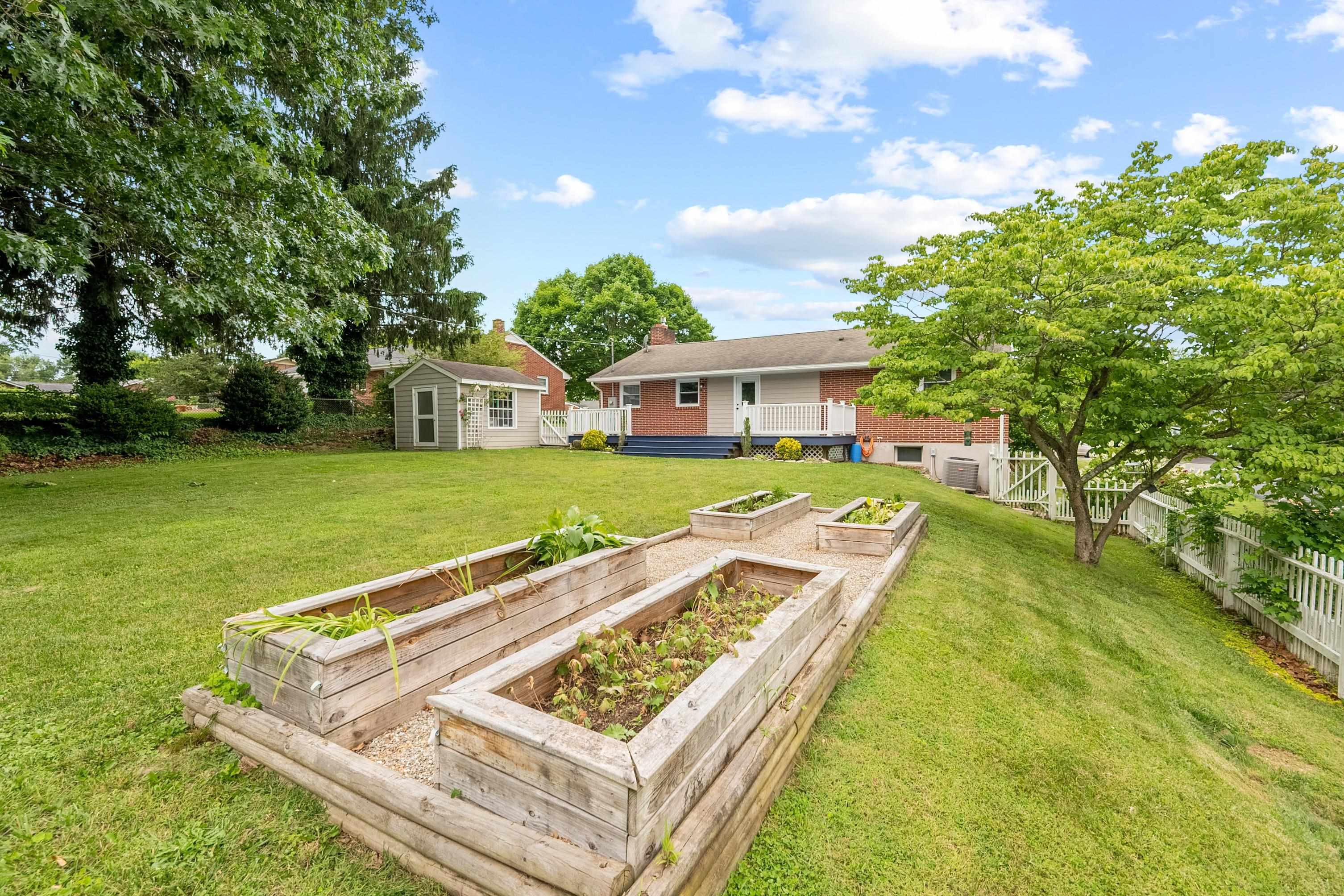 606 11th Street Radford VA 24141