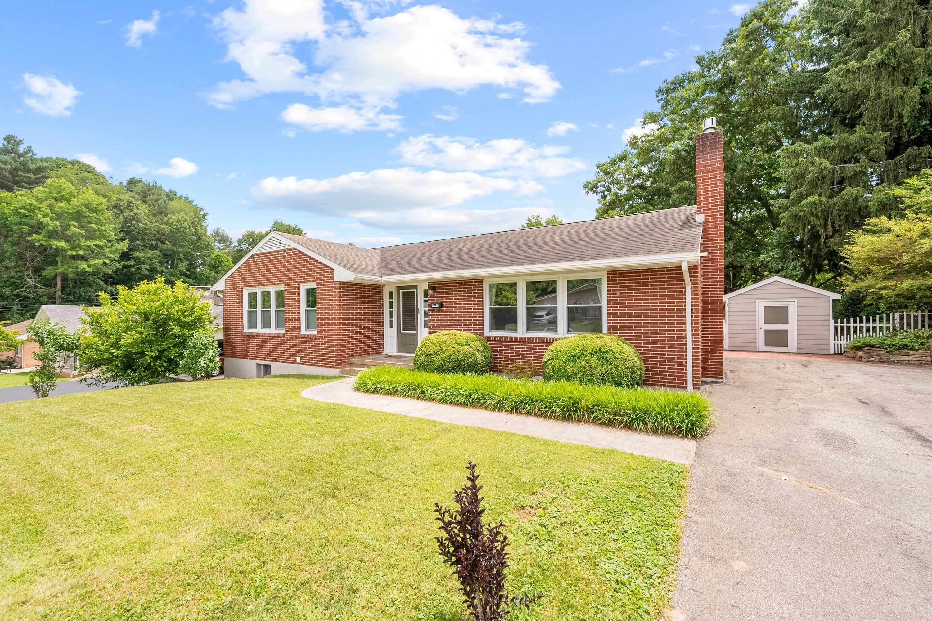 606 11th Street Radford VA 24141