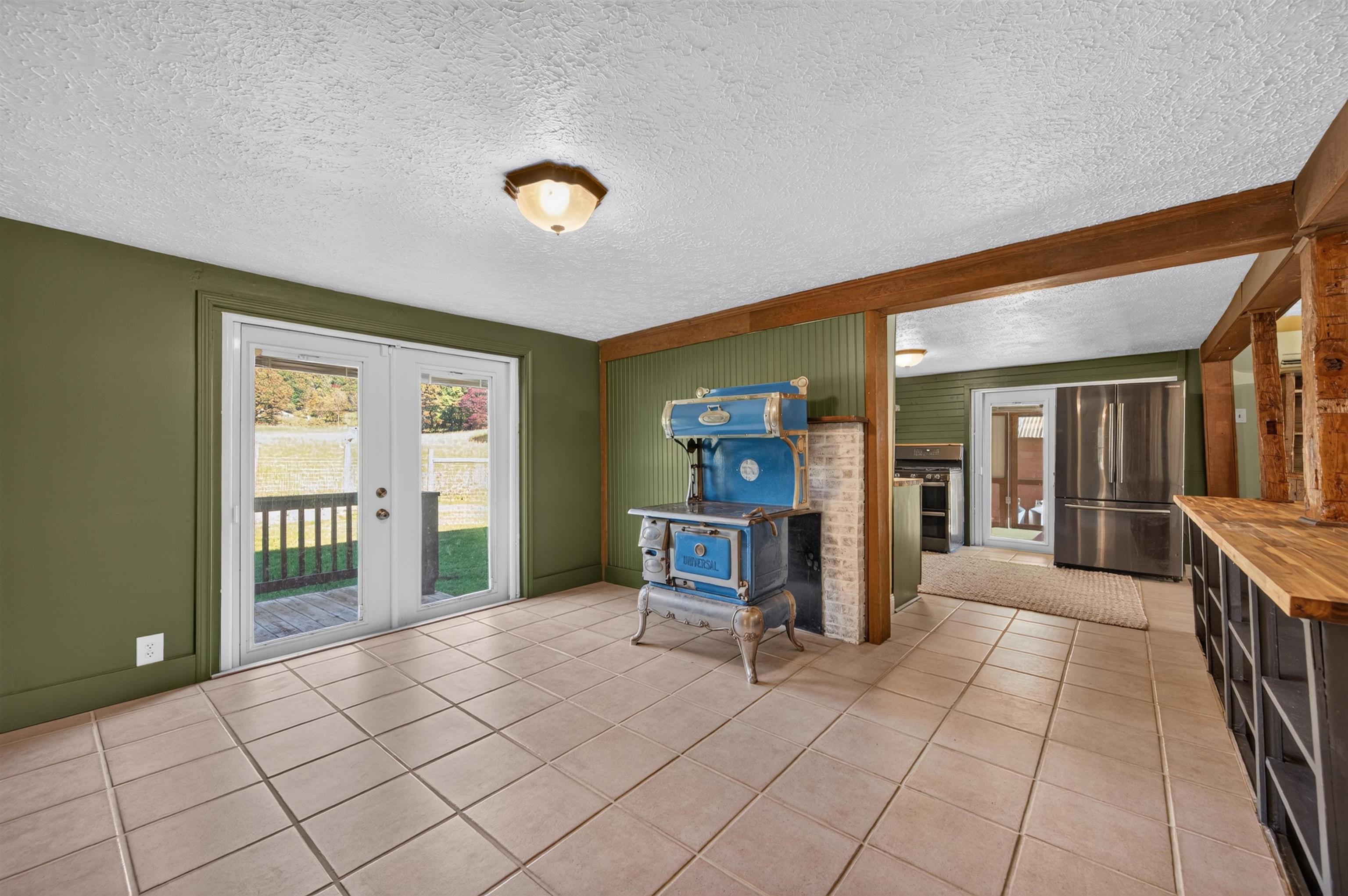 736 Mule Hell Road Wytheville VA 24382