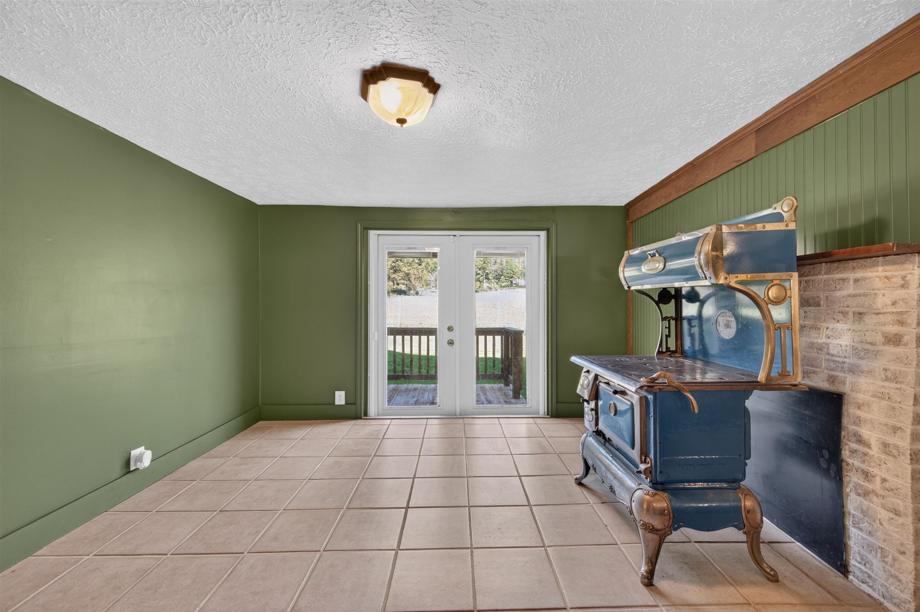 736 Mule Hell Road Wytheville VA 24382