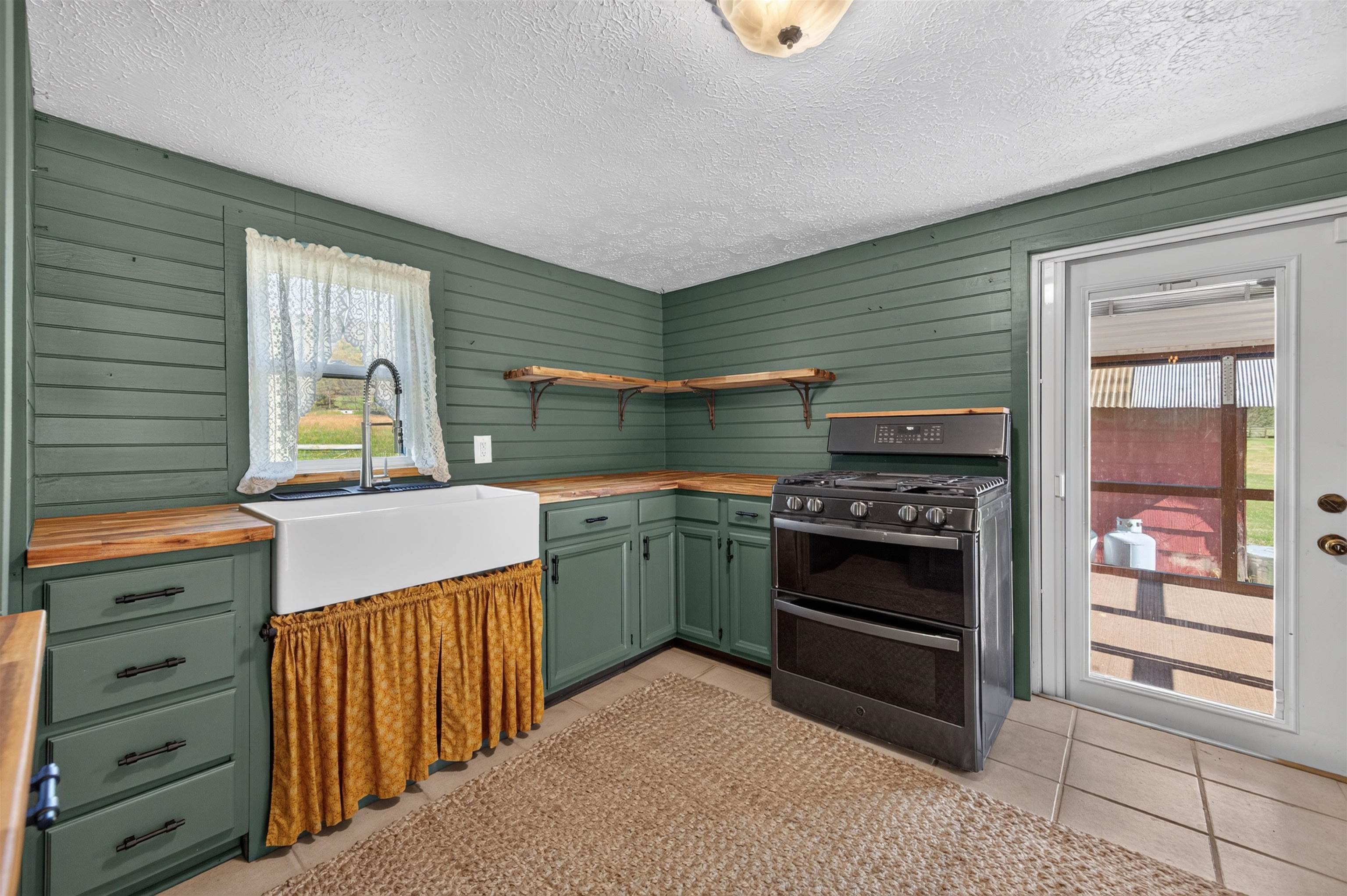 736 Mule Hell Road Wytheville VA 24382