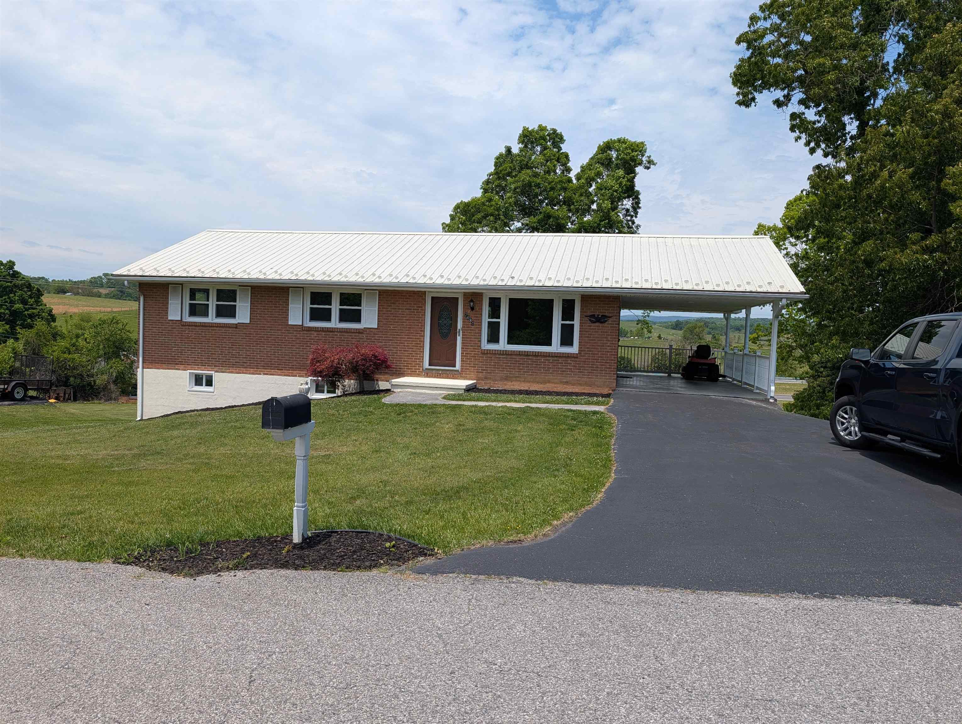 7681 Brandon Road Fairlawn VA 24141