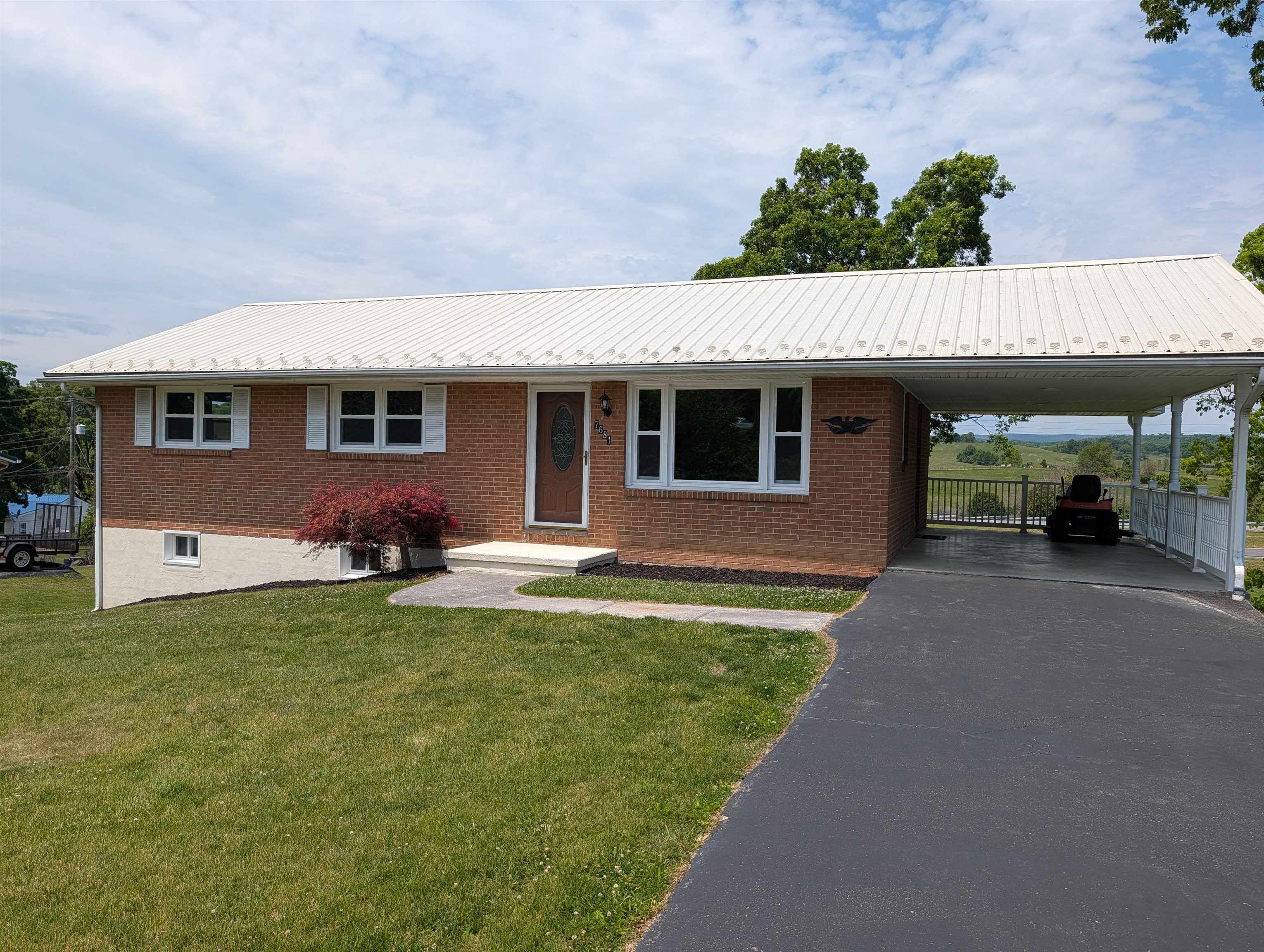 7681 Brandon Road Fairlawn VA 24141
