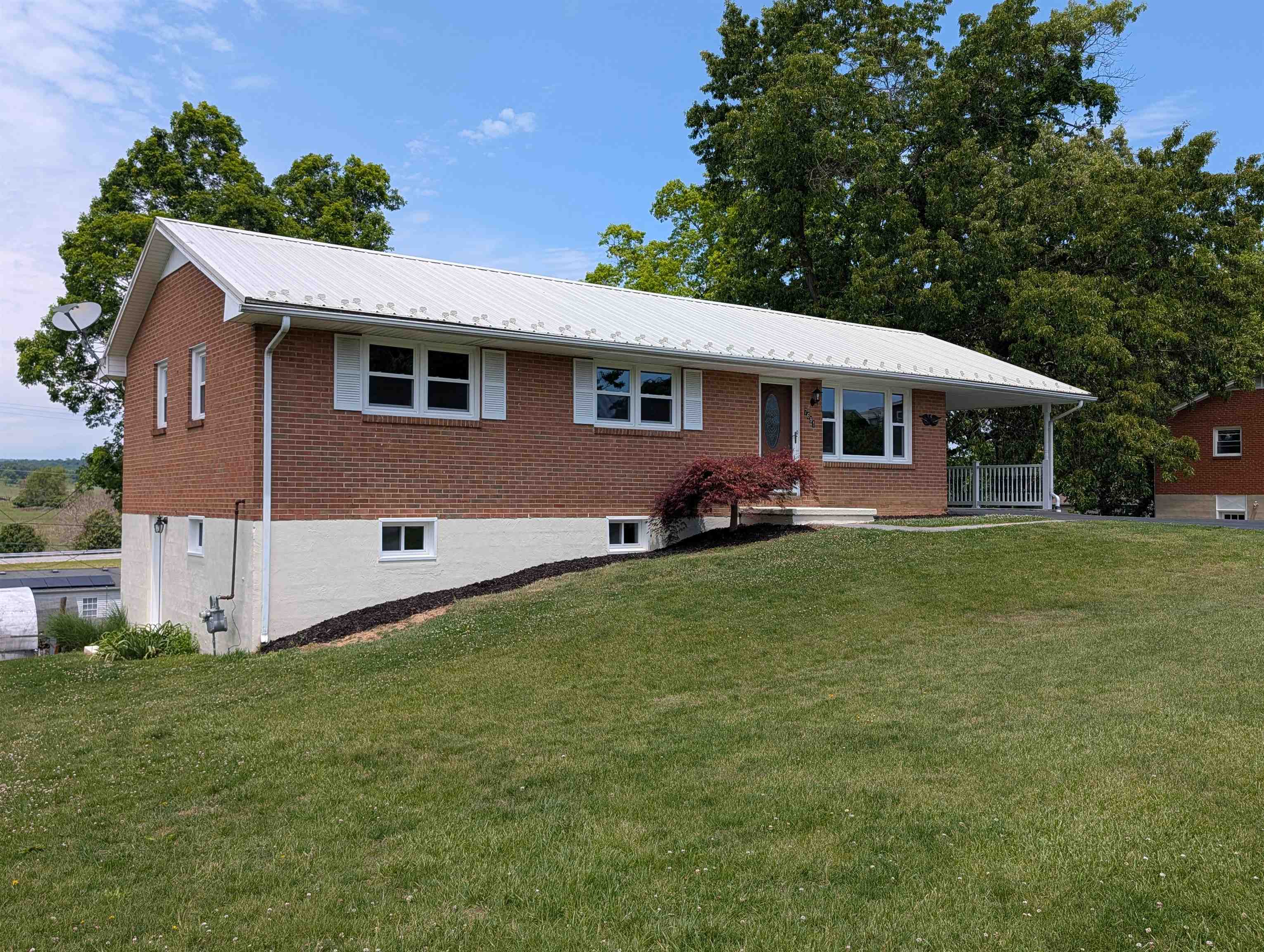 7681 Brandon Road Fairlawn VA 24141