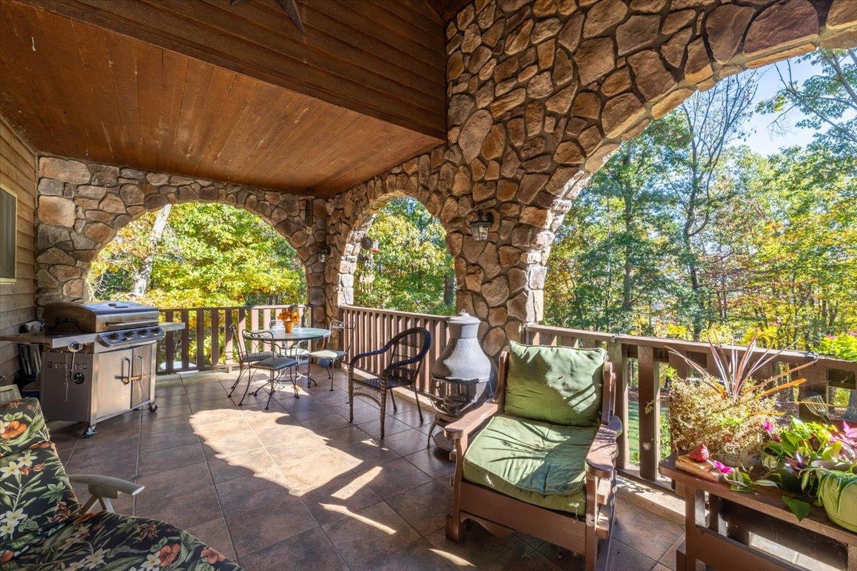 1490 Red Hawk Run Christiansburg VA 24073