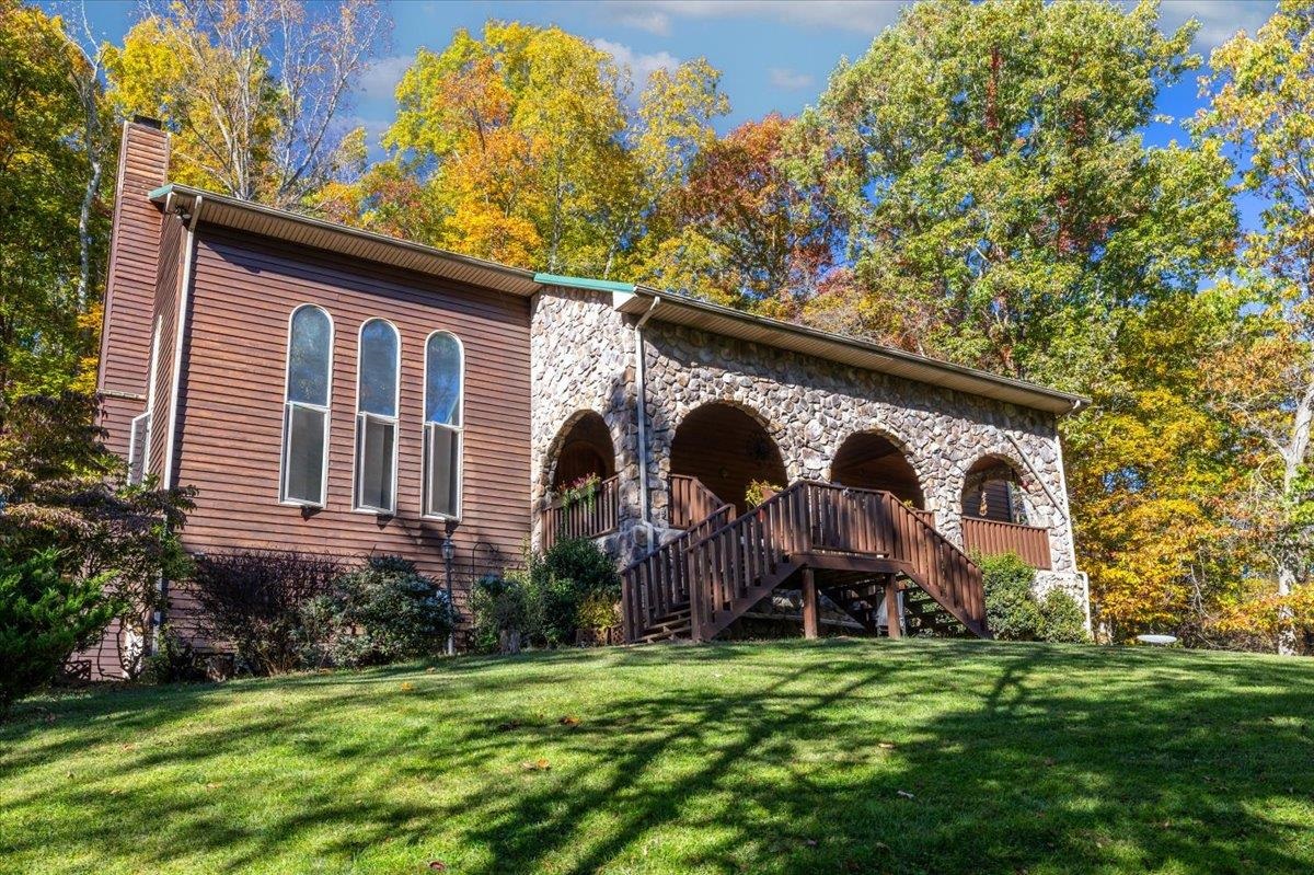 1490 Red Hawk Run Christiansburg VA 24073