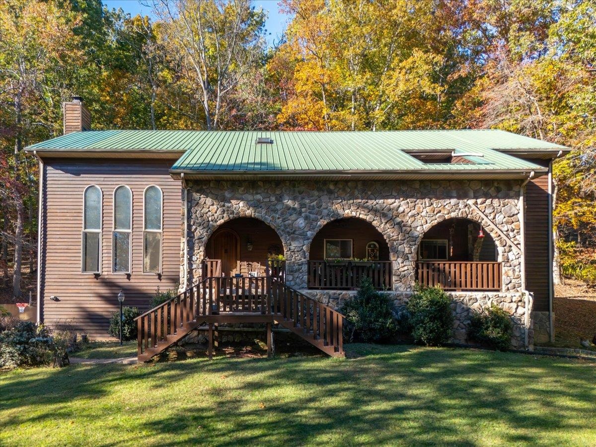 1490 Red Hawk Run Christiansburg VA 24073