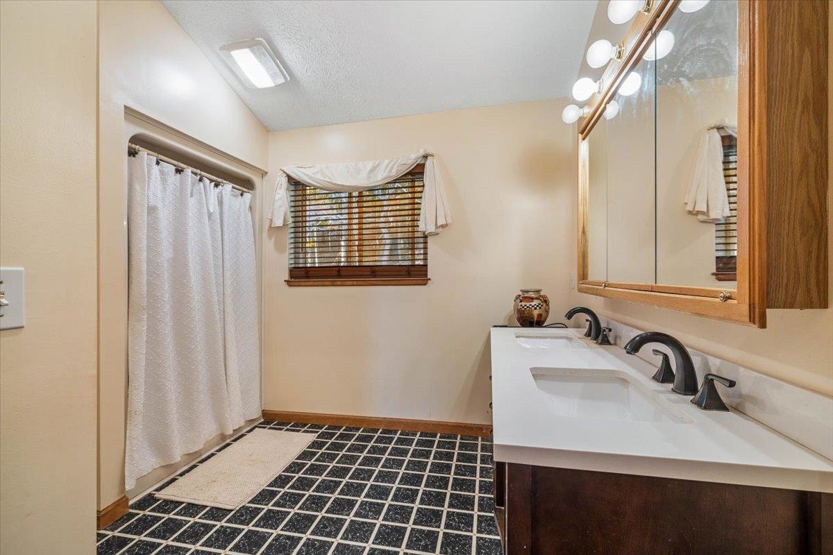 1490 Red Hawk Run Christiansburg VA 24073