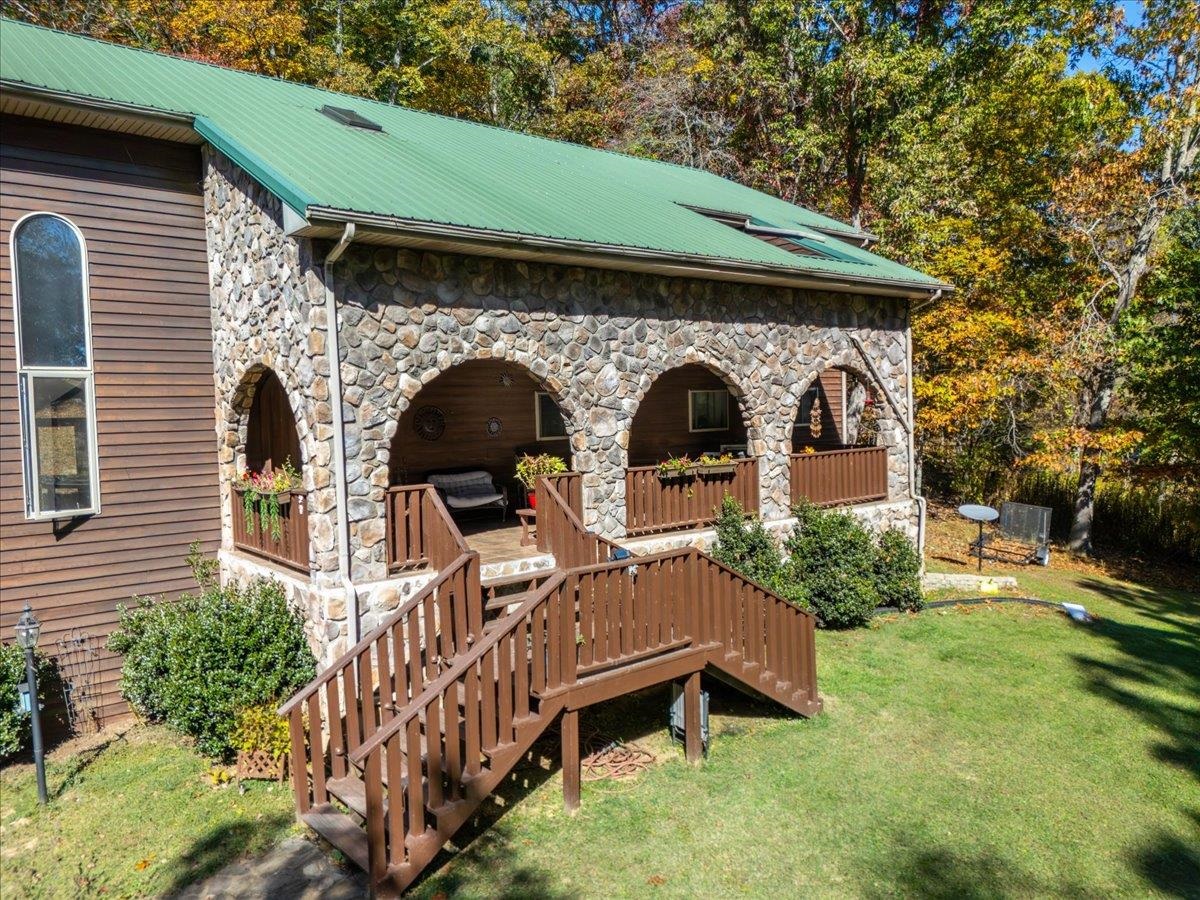 1490 Red Hawk Run Christiansburg VA 24073