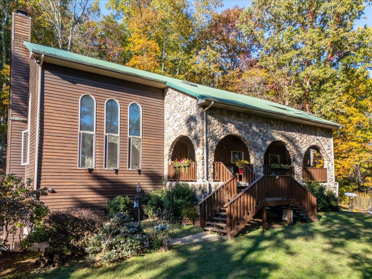 1490 Red Hawk Run Christiansburg VA 24073