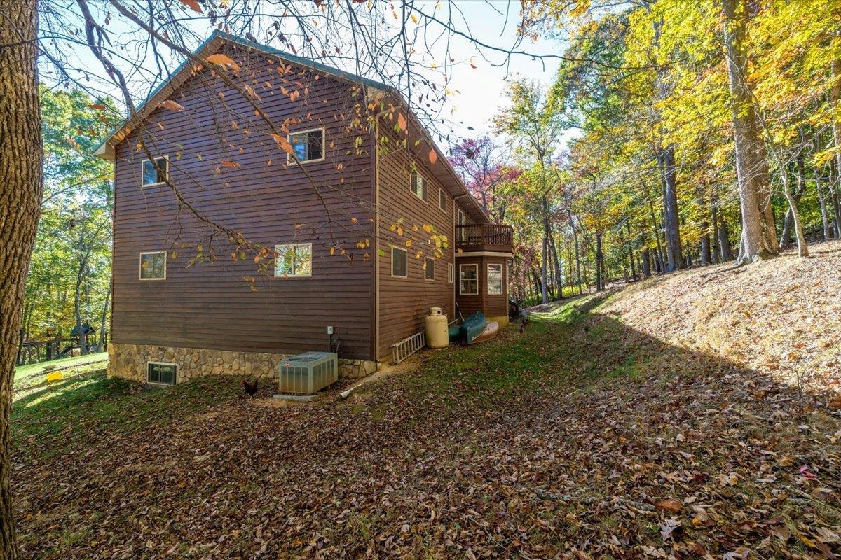 1490 Red Hawk Run Christiansburg VA 24073