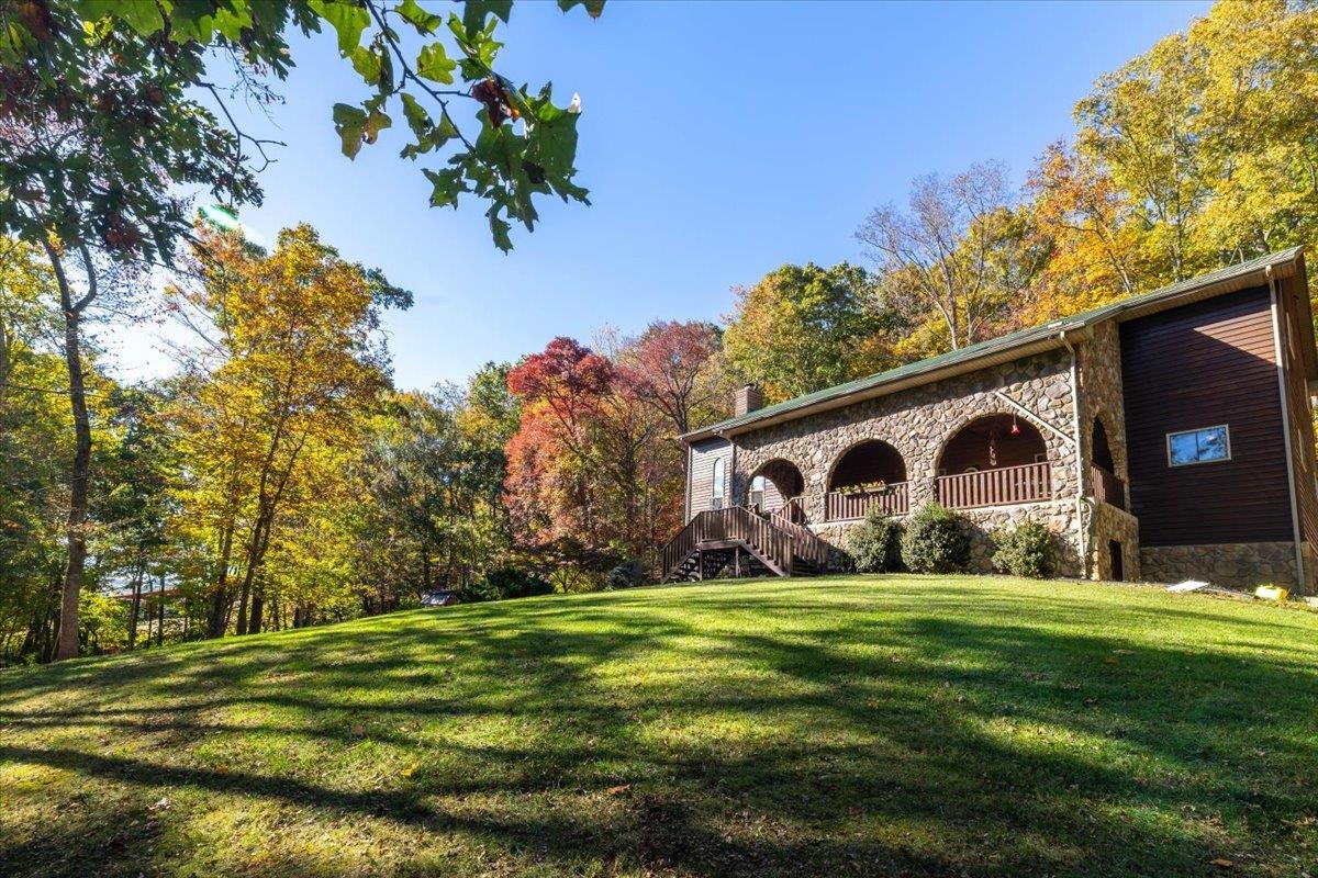 1490 Red Hawk Run Christiansburg VA 24073