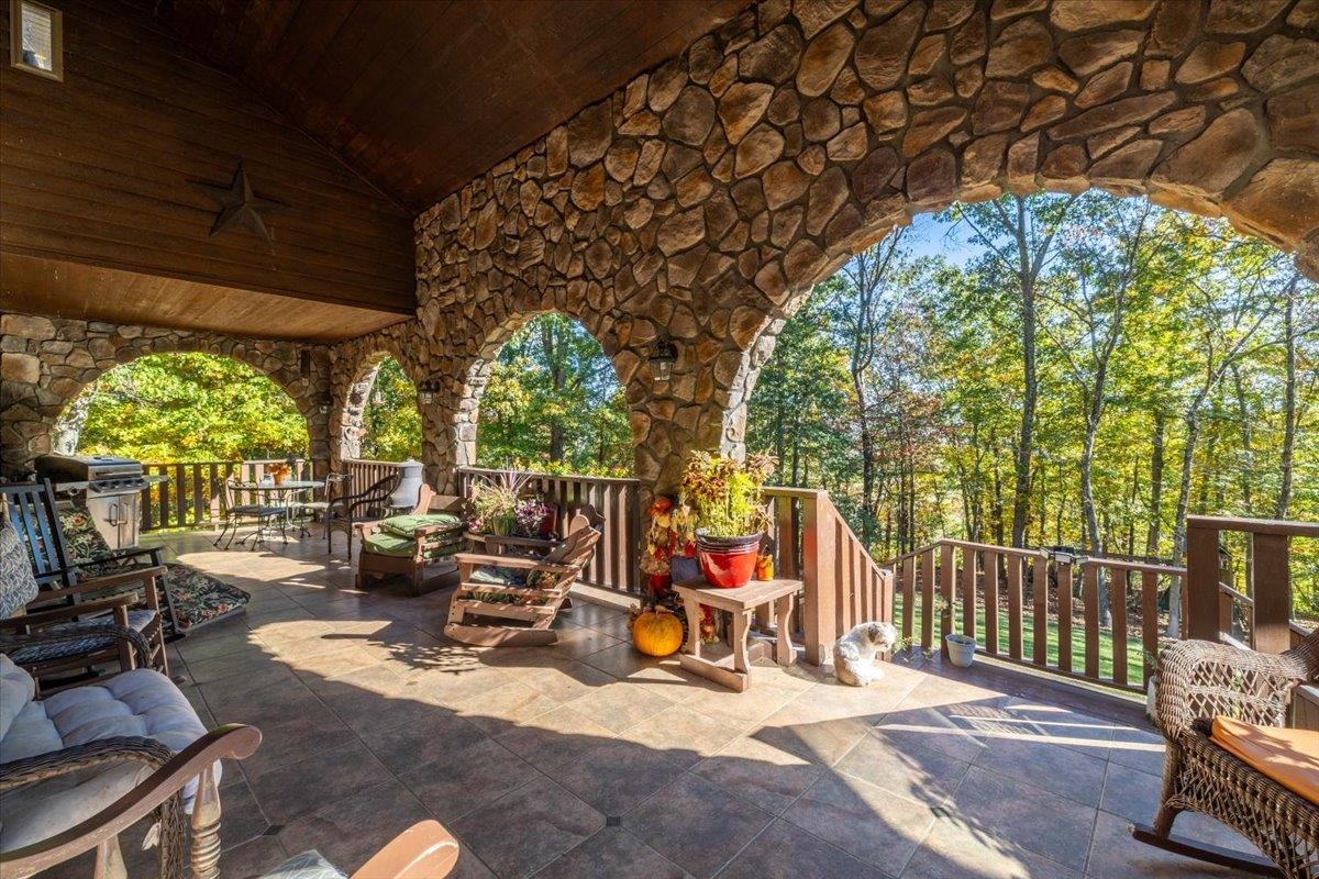 1490 Red Hawk Run Christiansburg VA 24073