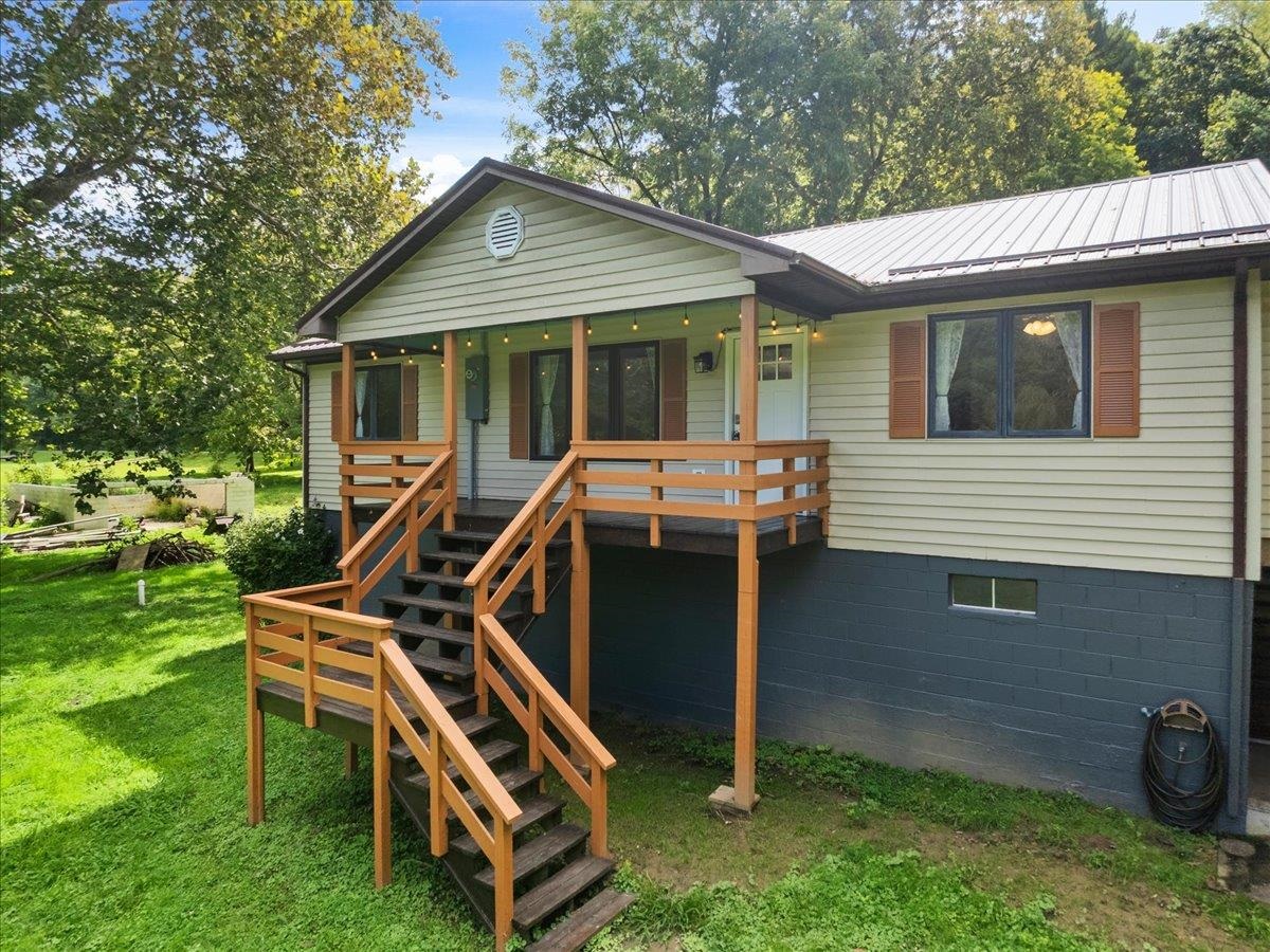 1769 Julia Simpkins Road Allisonia VA 24347