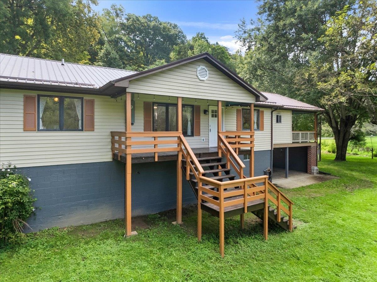 1769 Julia Simpkins Road Allisonia VA 24347