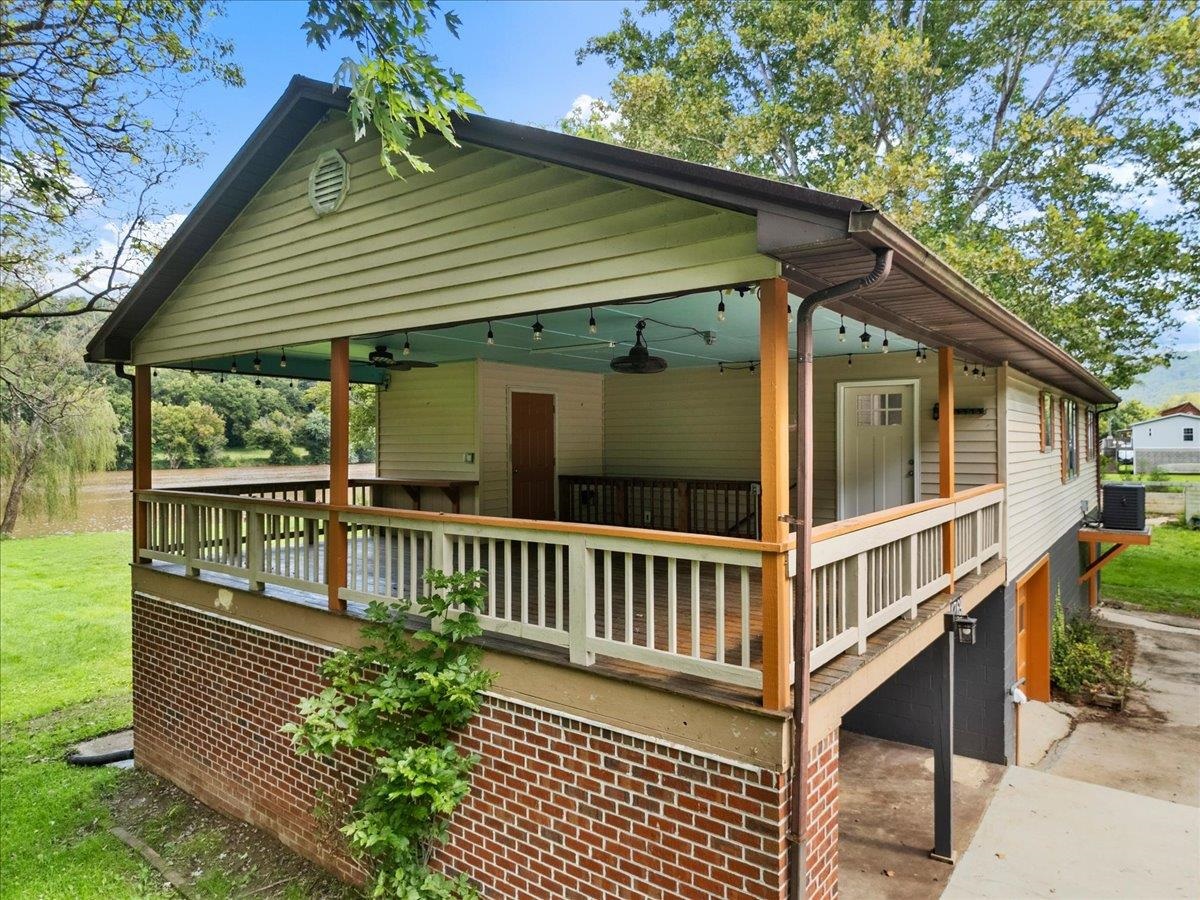 1769 Julia Simpkins Road Allisonia VA 24347