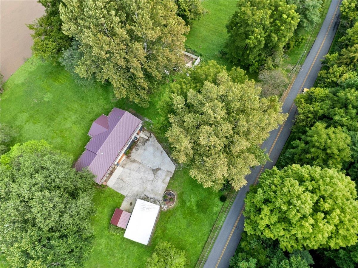 1769 Julia Simpkins Road Allisonia VA 24347