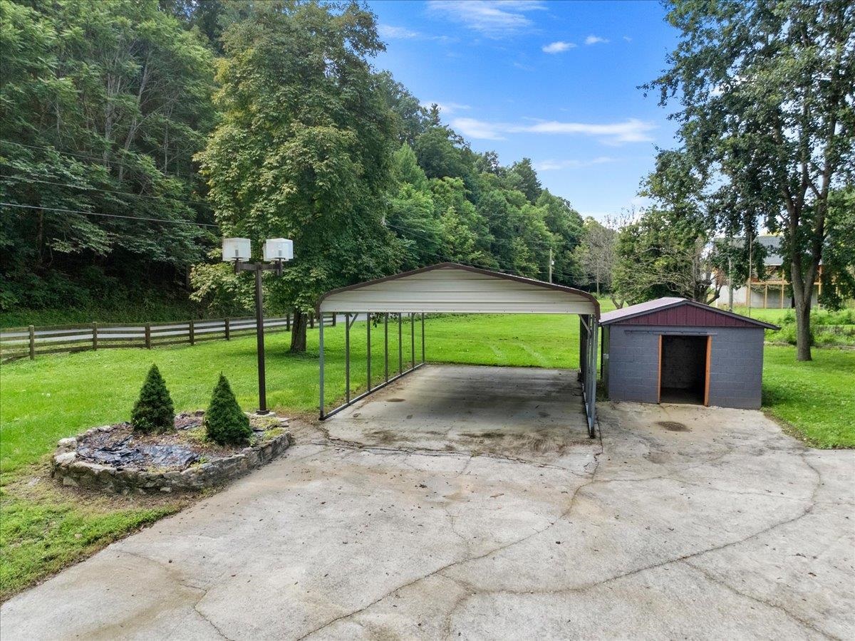 1769 Julia Simpkins Road Allisonia VA 24347