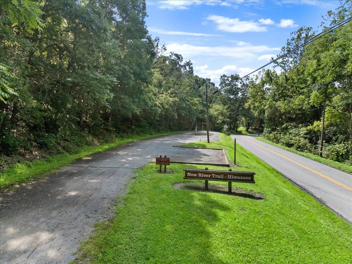 1769 Julia Simpkins Road Allisonia VA 24347
