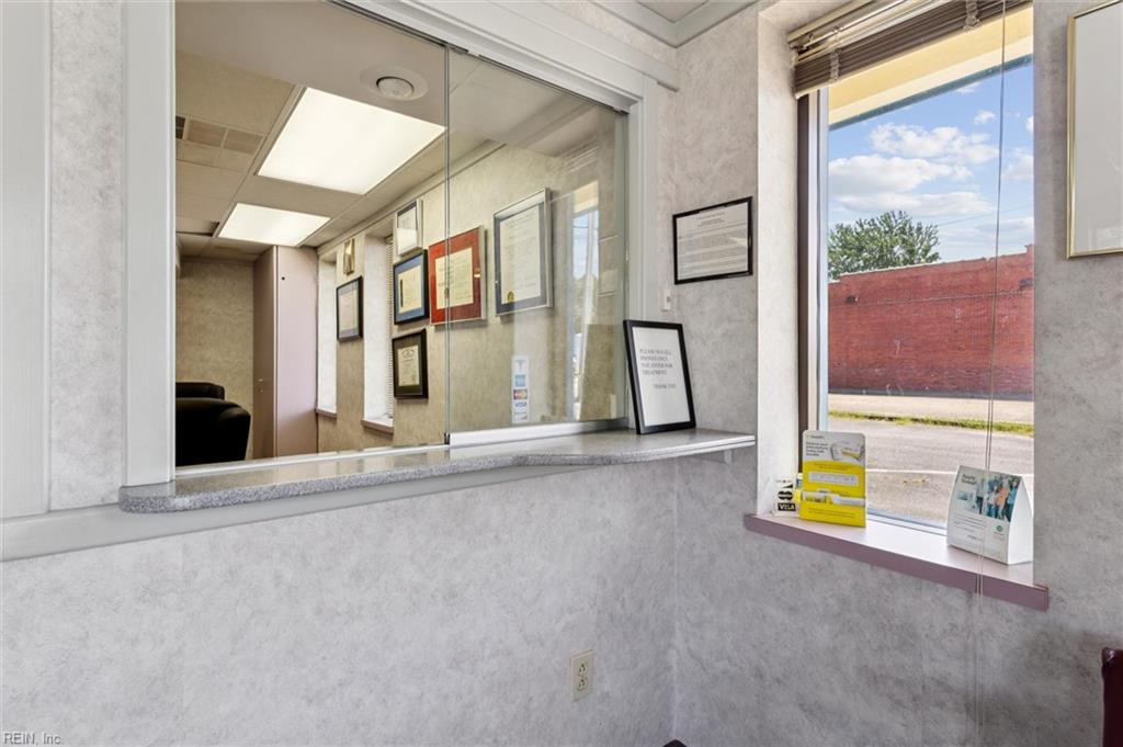 9916 Warwick Boulevard Newport News VA 23601