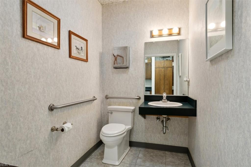 732 Thimble Shoals Boulevard Newport News VA 23606