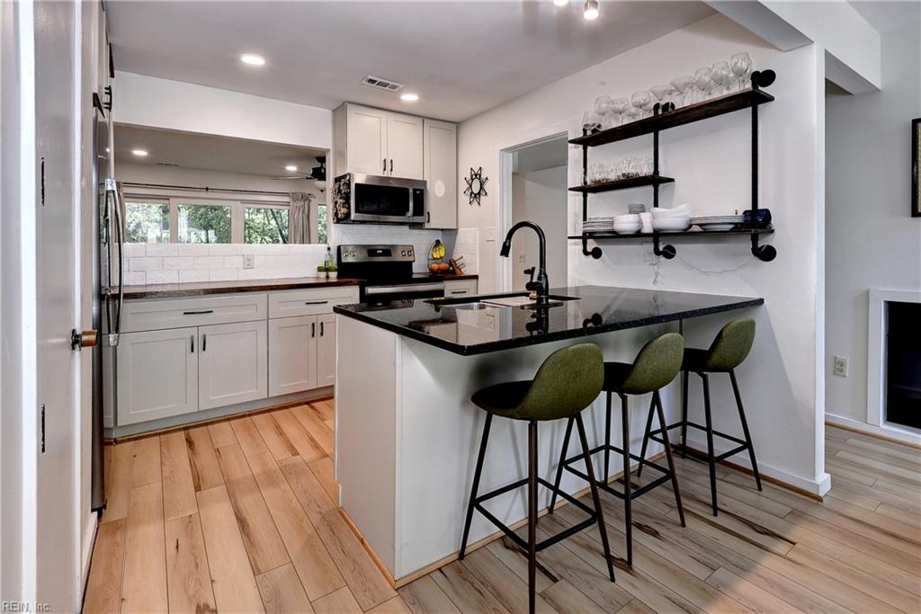 102 Harrops Glen Williamsburg VA 23185