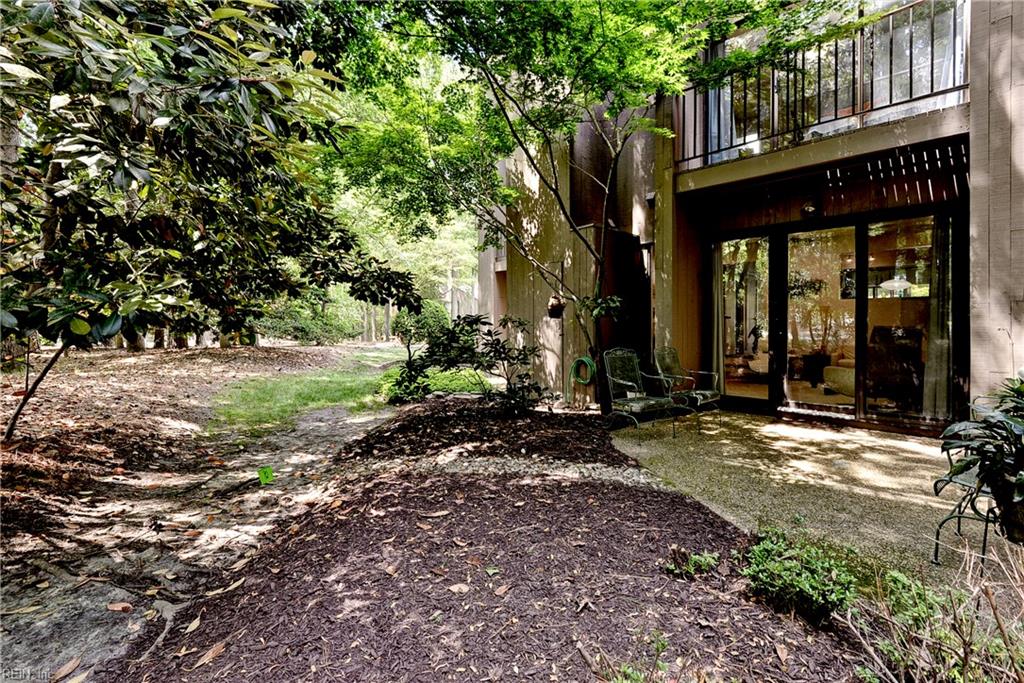 102 Harrops Glen Williamsburg VA 23185